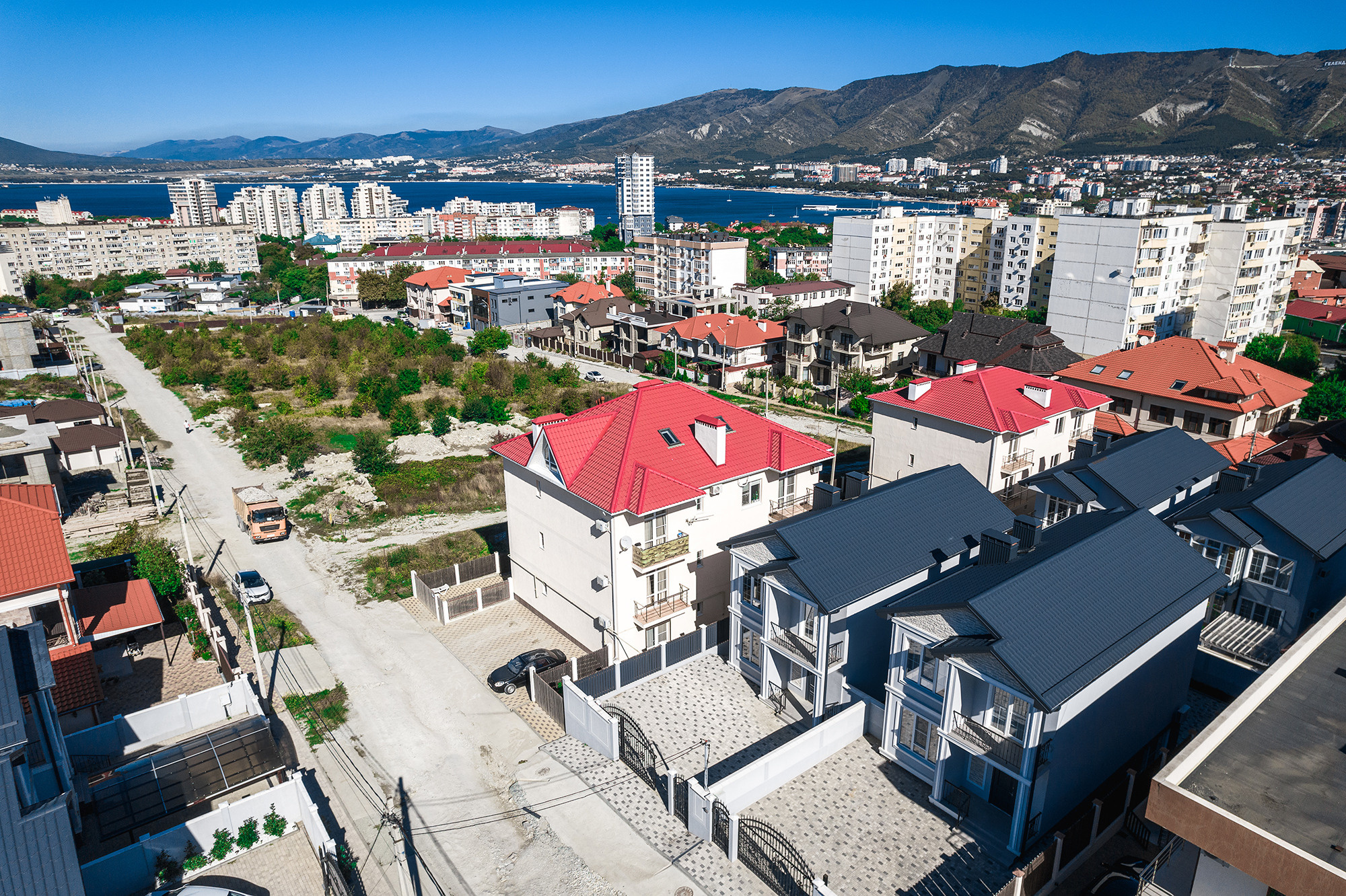 Таунхаусы под чистовую отделку по ул. Казакова. Фотограф Александр Трихонюк. Фото недвижимости в Геленджике