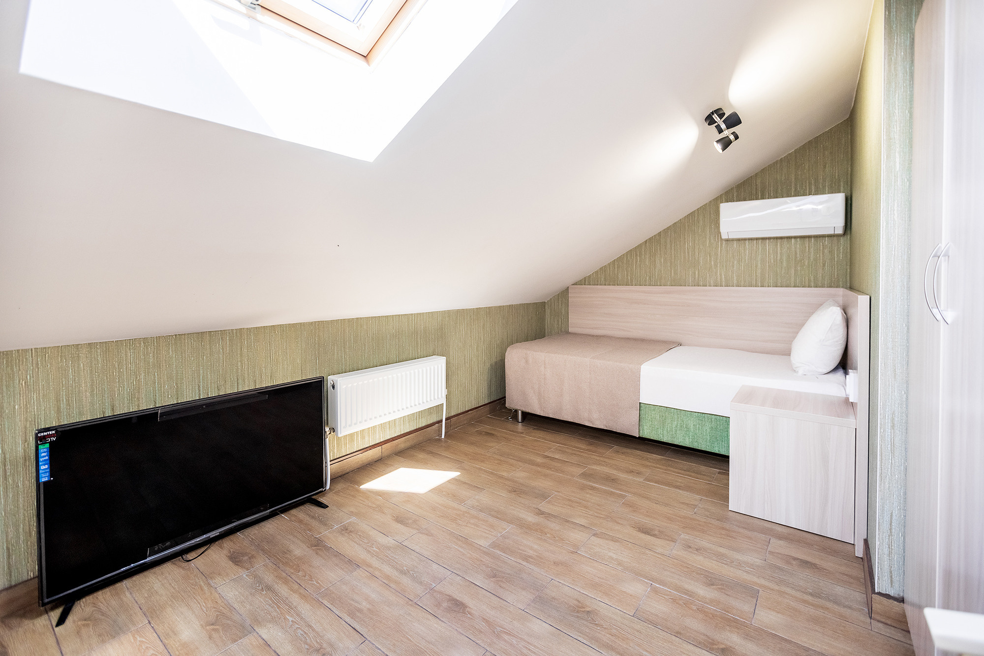 Гостиница «Николаев Двор», Геленджик, Тонкий мыс. Фотограф Александр Трихонюк. Фото недвижимости в Геленджике