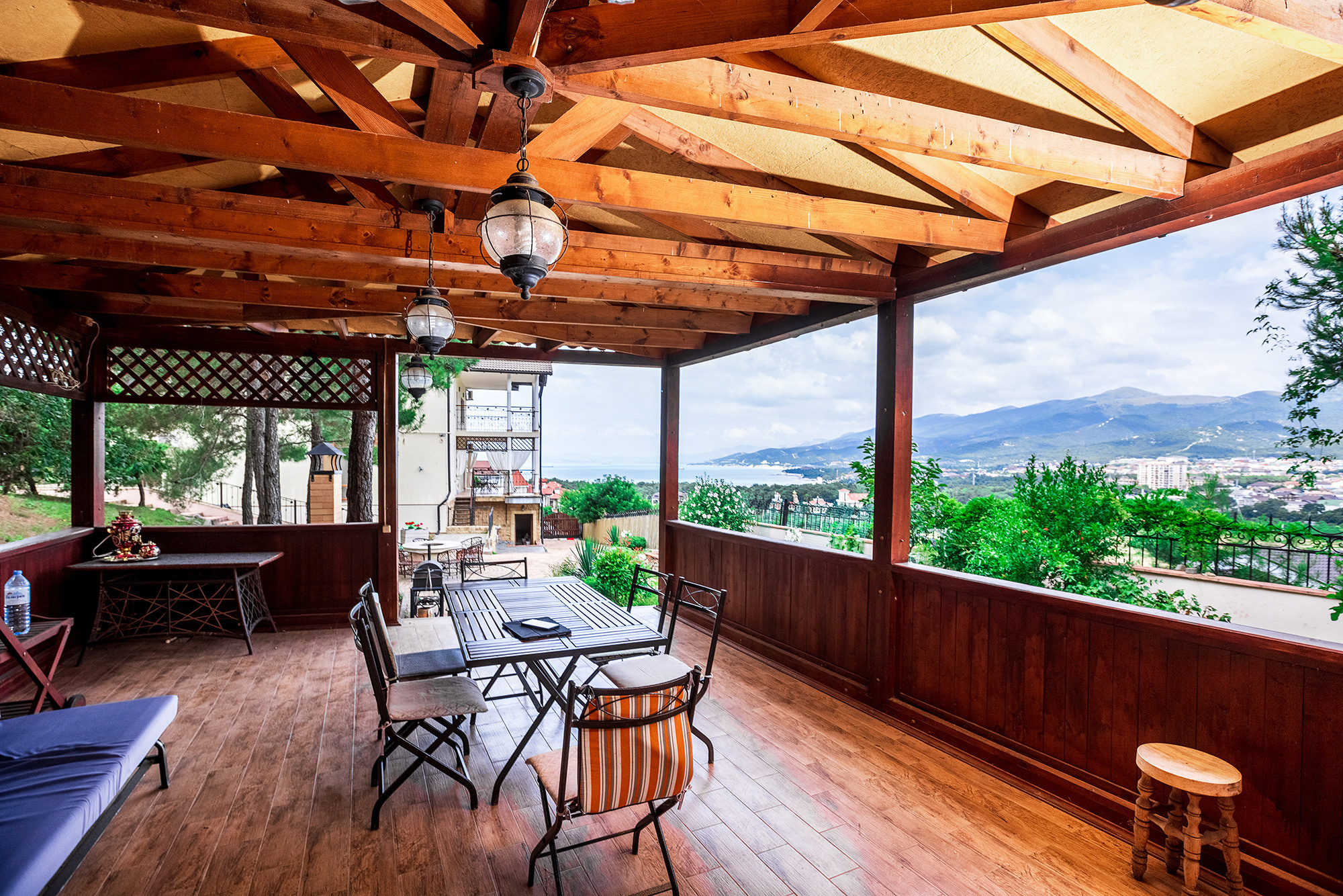 Супер коттедж с красивым видом на Новороссийск. Село Кабардинка. Фотограф Александр Трихонюк. Фото недвижимости в Геленджике