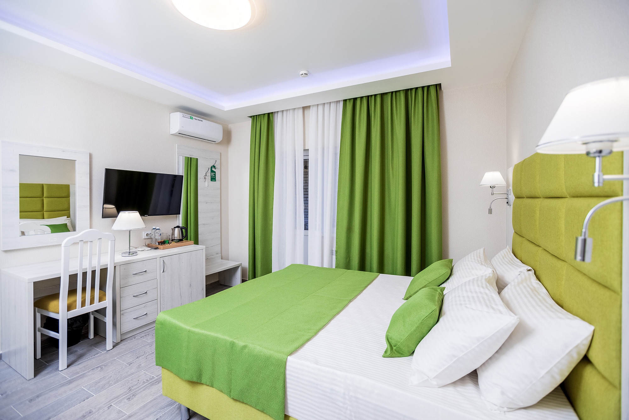 Гостиница «Николаев Двор», Геленджик, Тонкий мыс. Фотограф Александр Трихонюк. Фото недвижимости в Геленджике