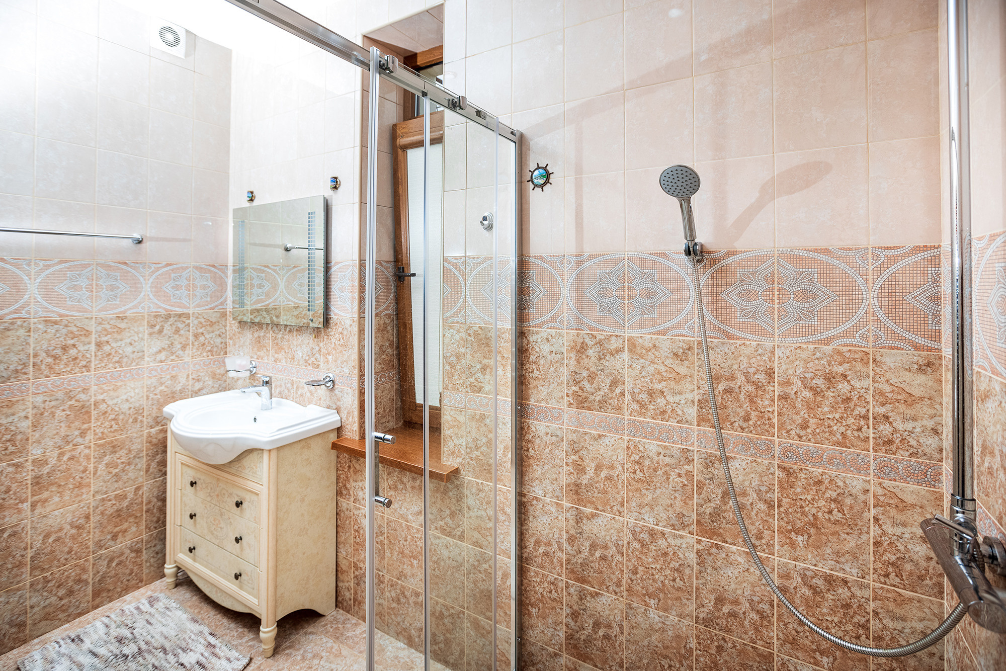 Супер коттедж с красивым видом на Новороссийск. Село Кабардинка. Фотограф Александр Трихонюк. Фото недвижимости в Геленджике