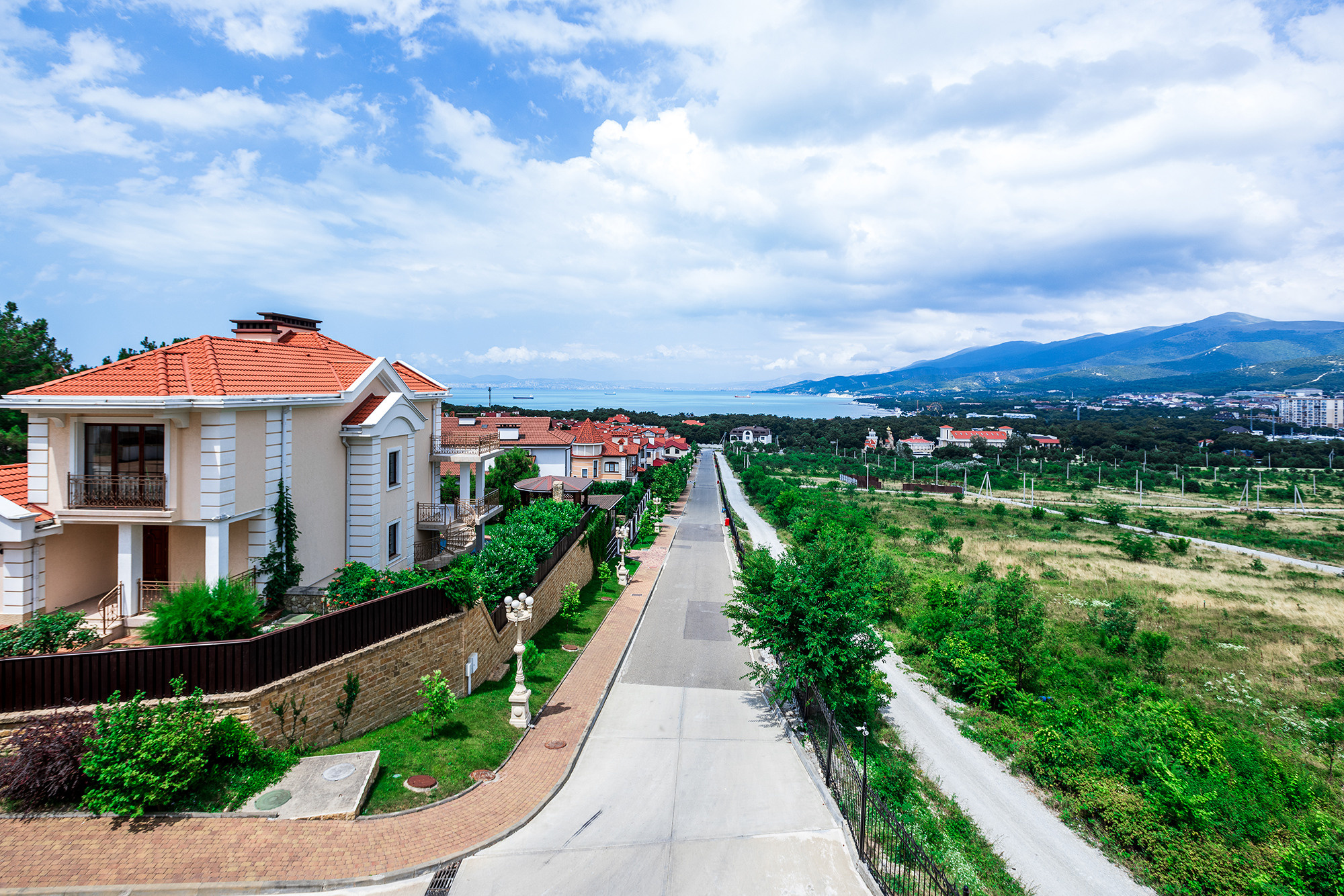Супер коттедж с красивым видом на Новороссийск. Село Кабардинка. Фотограф Александр Трихонюк. Фото недвижимости в Геленджике