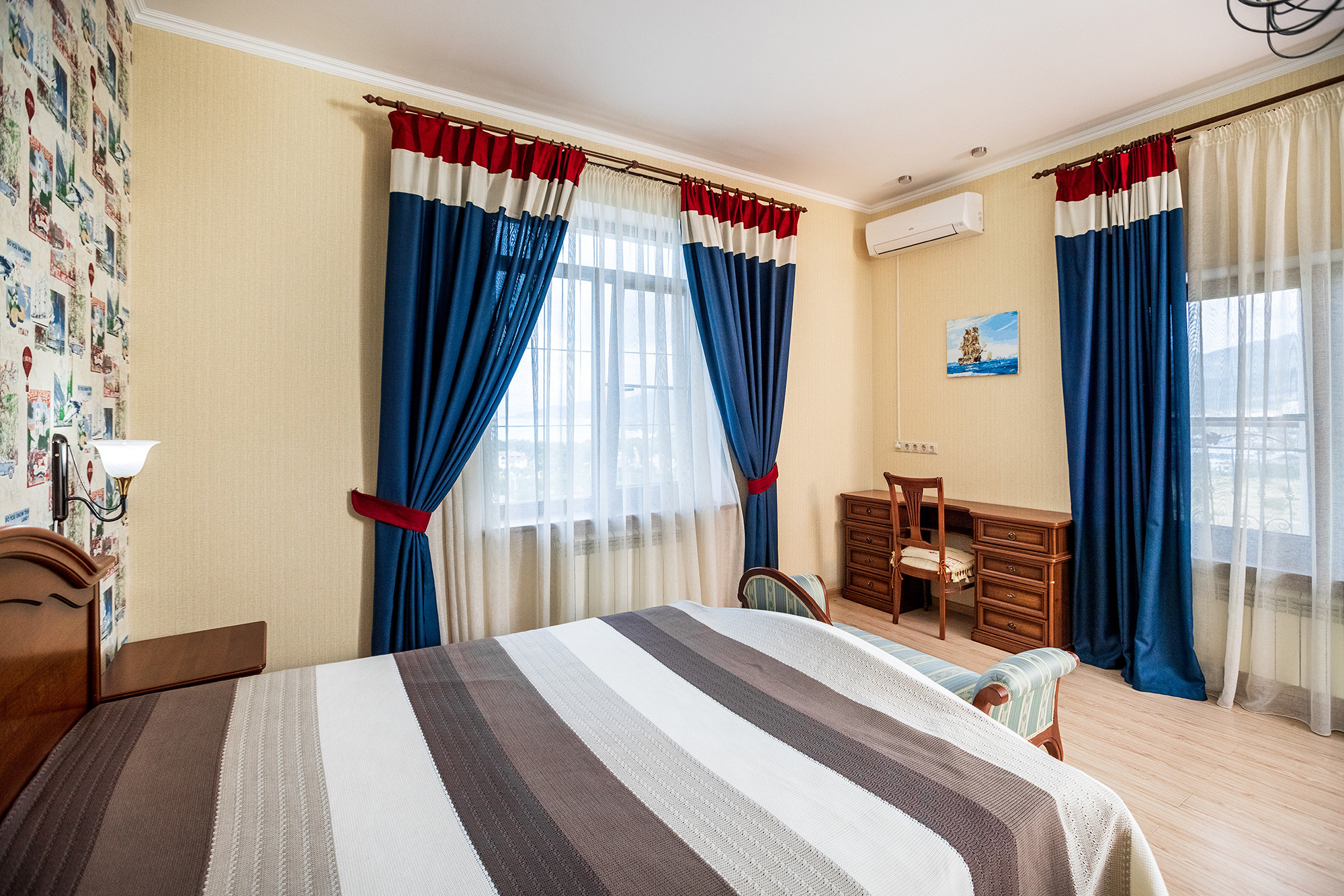 Супер коттедж с красивым видом на Новороссийск. Село Кабардинка. Фотограф Александр Трихонюк. Фото недвижимости в Геленджике