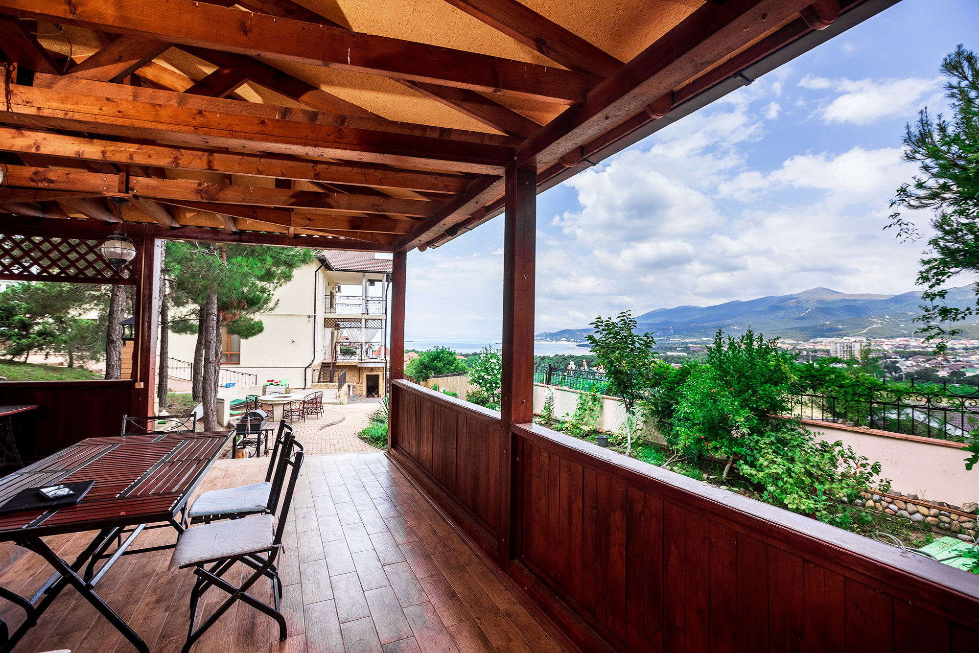 Супер коттедж с красивым видом на Новороссийск. Село Кабардинка. Фотограф Александр Трихонюк. Фото недвижимости в Геленджике