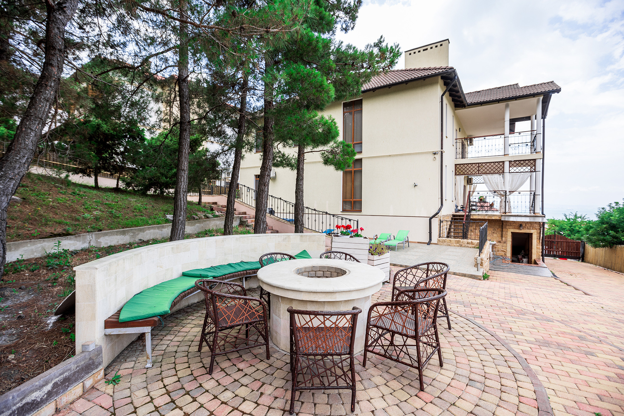 Супер коттедж с красивым видом на Новороссийск. Село Кабардинка. Фотограф Александр Трихонюк. Фото недвижимости в Геленджике