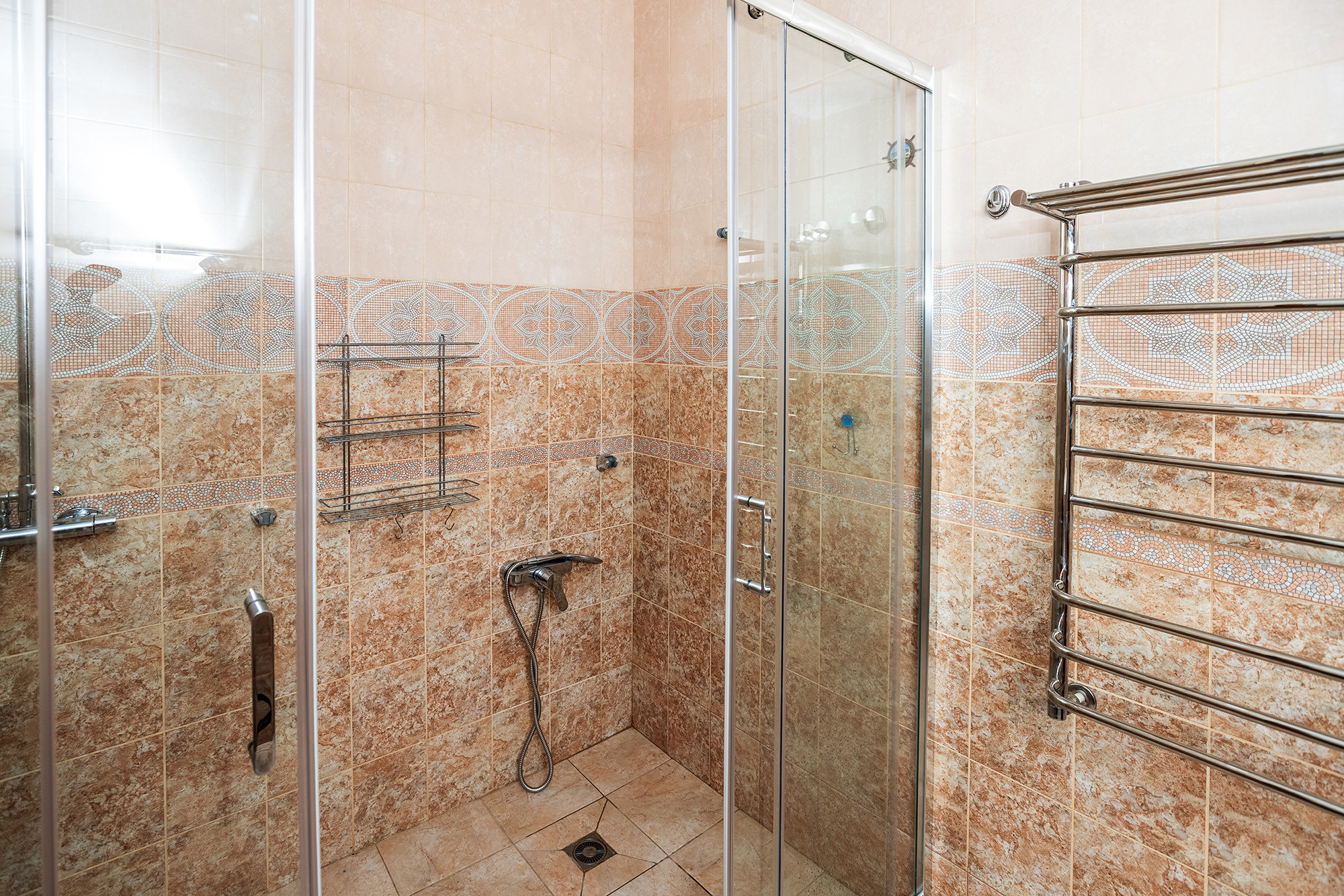 Супер коттедж с красивым видом на Новороссийск. Село Кабардинка. Фотограф Александр Трихонюк. Фото недвижимости в Геленджике