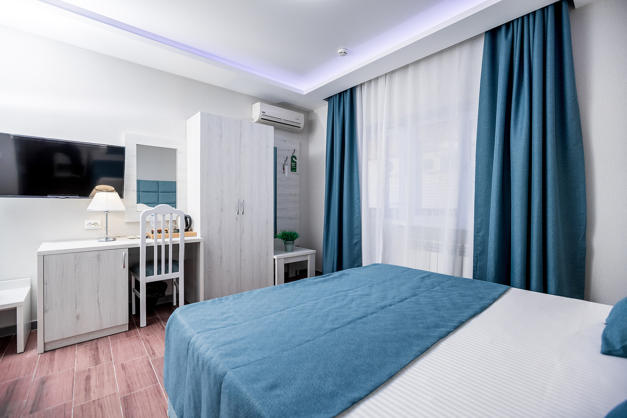 Гостиница «Николаев Двор», Геленджик, Тонкий мыс. Фотограф Александр Трихонюк. Фото недвижимости в Геленджике