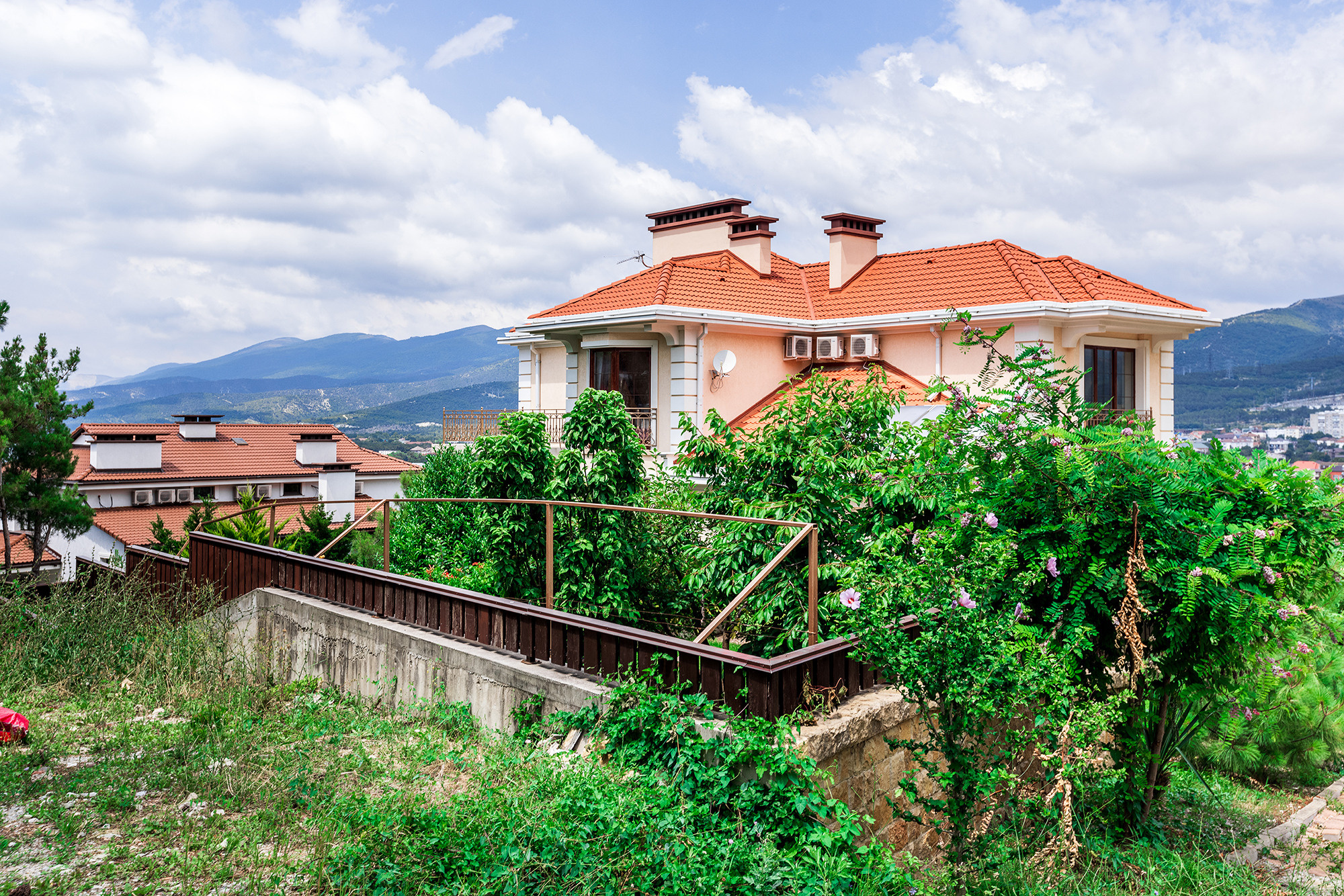 Супер коттедж с красивым видом на Новороссийск. Село Кабардинка. Фотограф Александр Трихонюк. Фото недвижимости в Геленджике