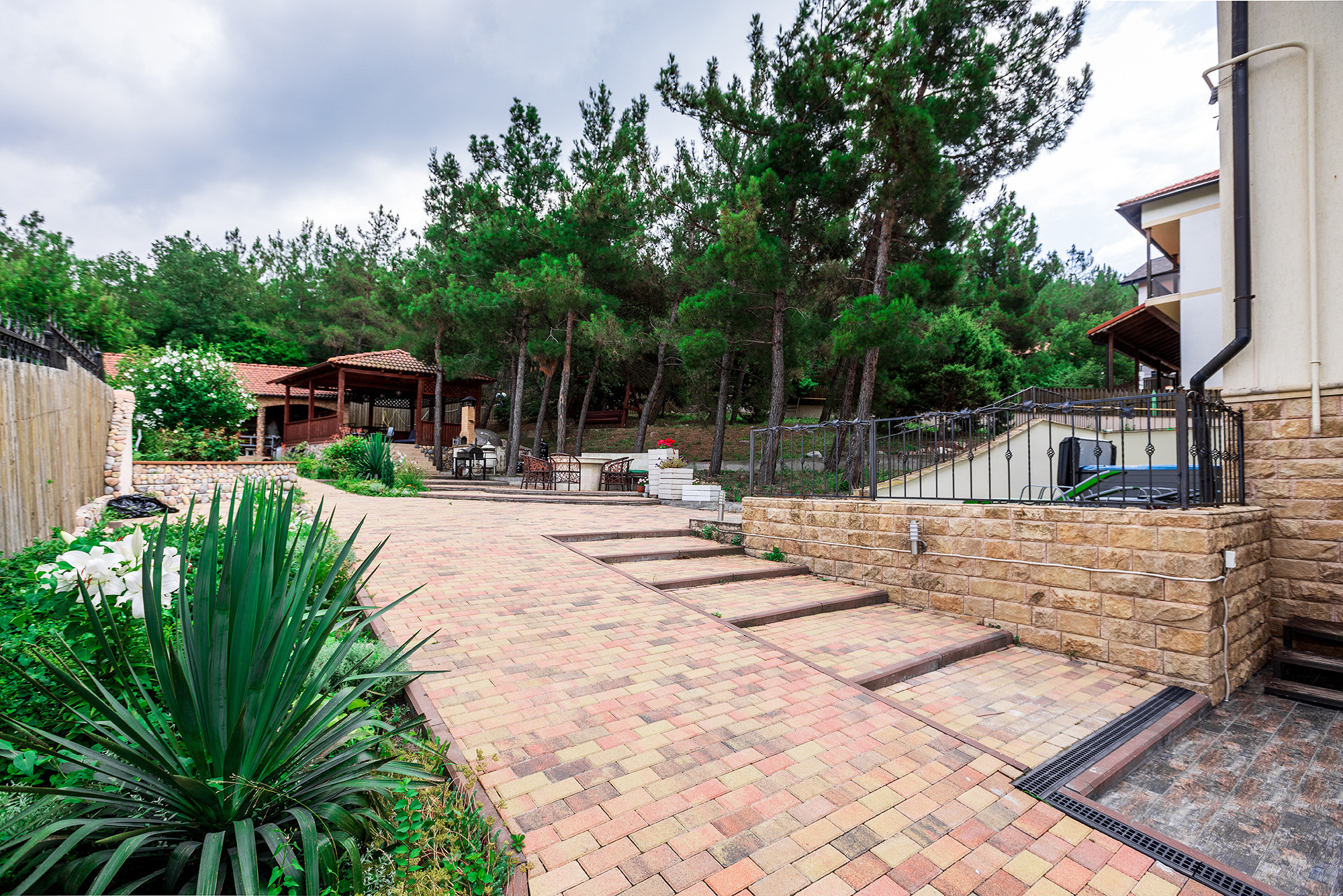 Супер коттедж с красивым видом на Новороссийск. Село Кабардинка. Фотограф Александр Трихонюк. Фото недвижимости в Геленджике