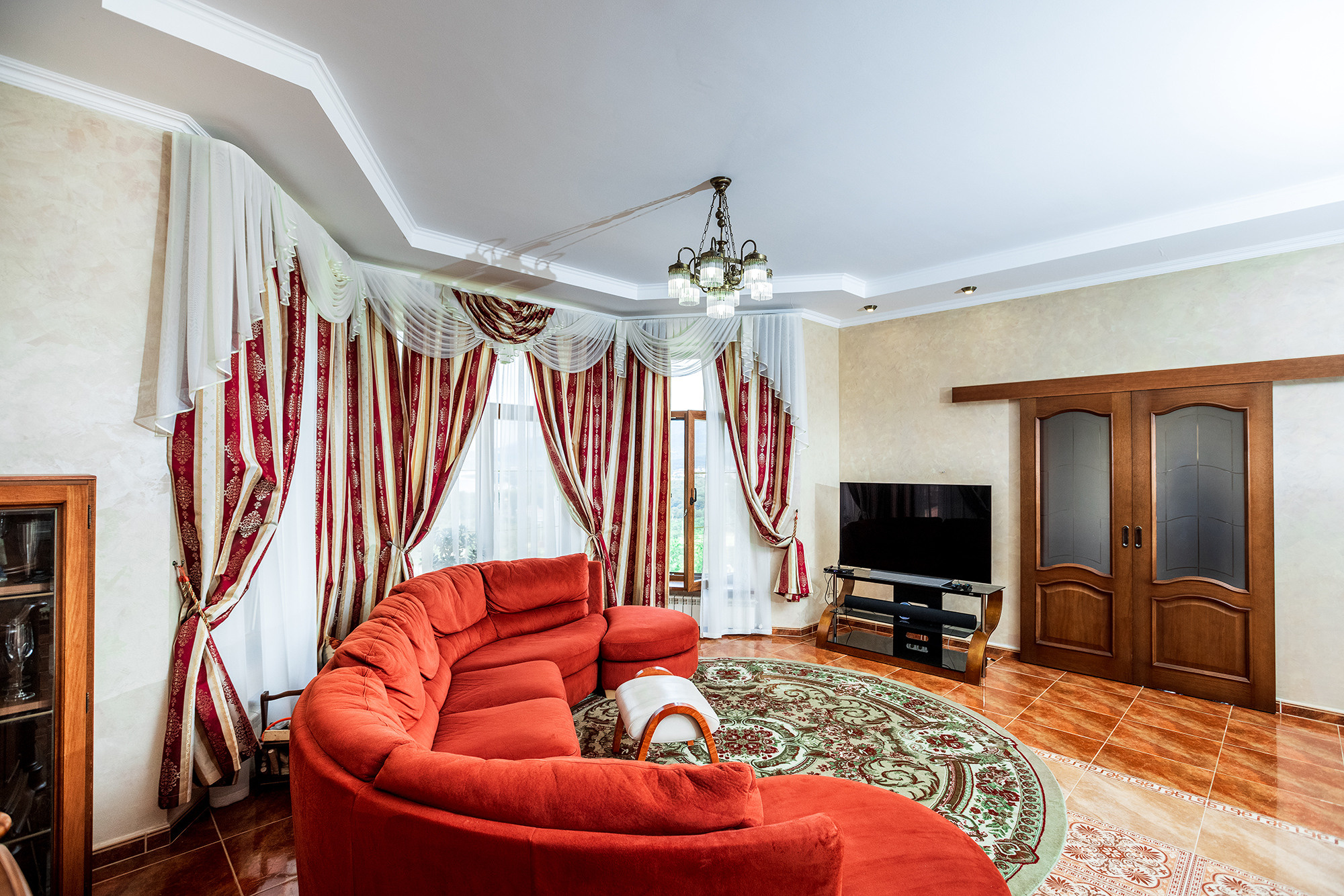 Супер коттедж с красивым видом на Новороссийск. Село Кабардинка. Фотограф Александр Трихонюк. Фото недвижимости в Геленджике