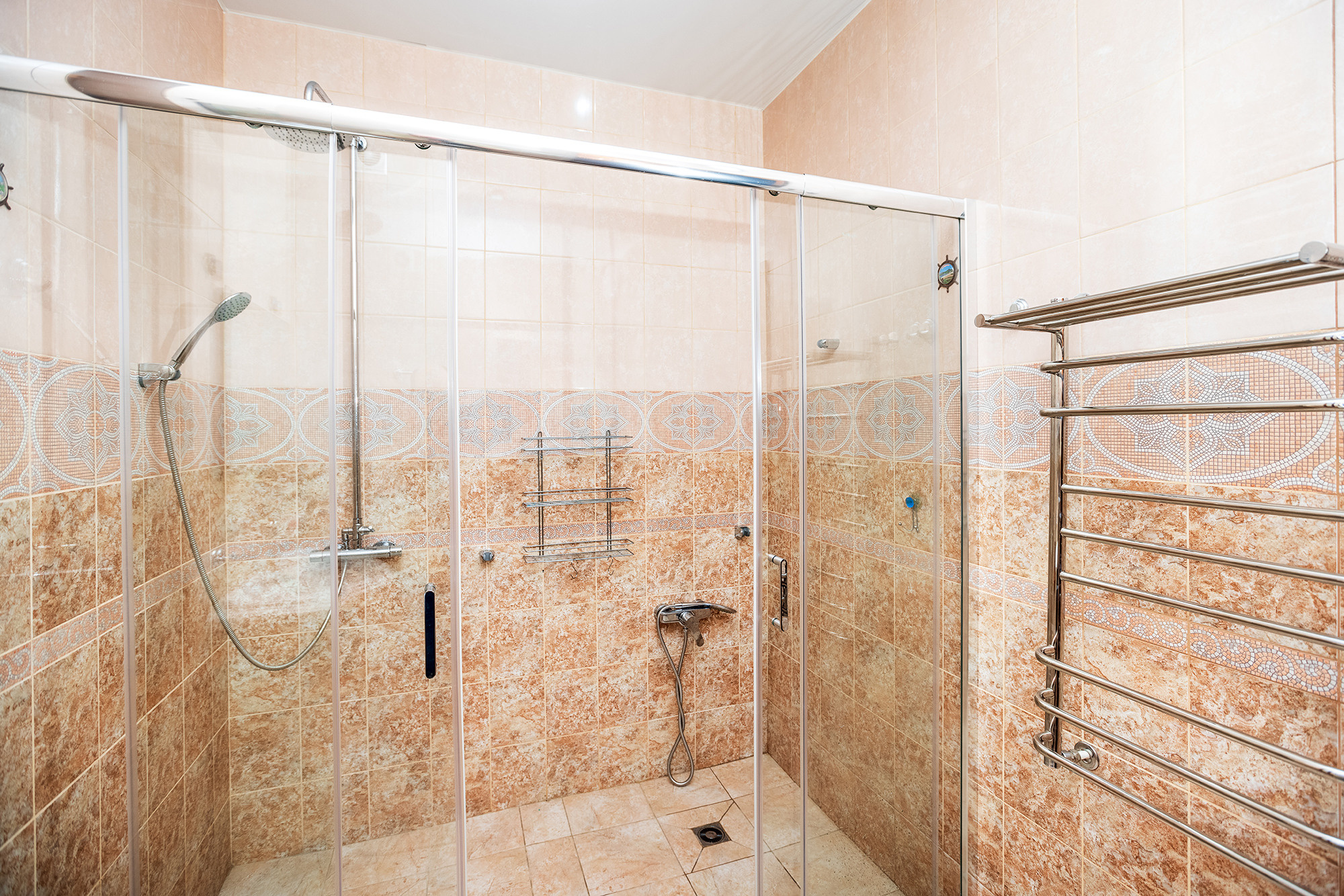 Супер коттедж с красивым видом на Новороссийск. Село Кабардинка. Фотограф Александр Трихонюк. Фото недвижимости в Геленджике