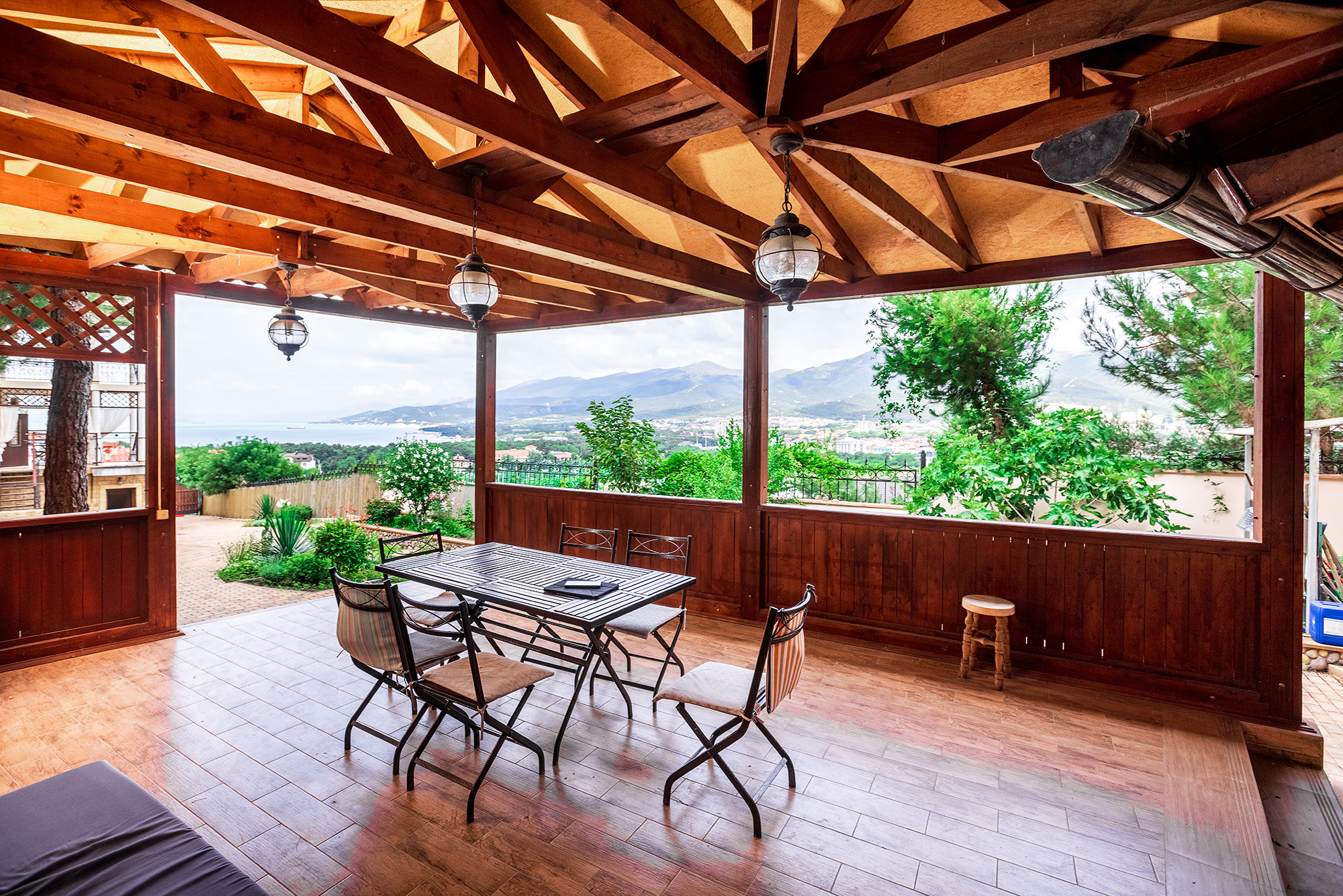 Супер коттедж с красивым видом на Новороссийск. Село Кабардинка. Фотограф Александр Трихонюк. Фото недвижимости в Геленджике