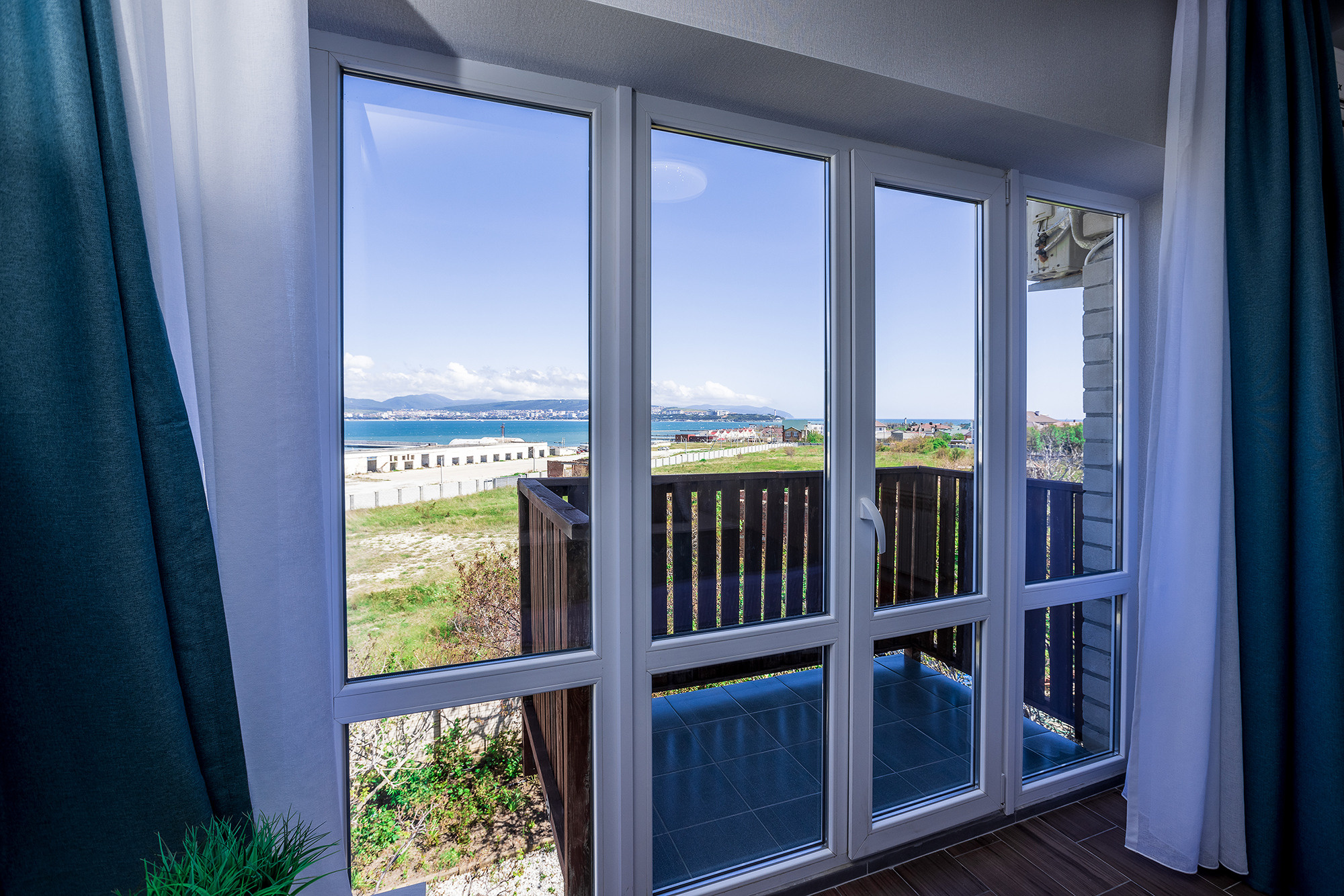 Гостиница «Николаев Двор», Геленджик, Тонкий мыс. Фотограф Александр Трихонюк. Фото недвижимости в Геленджике