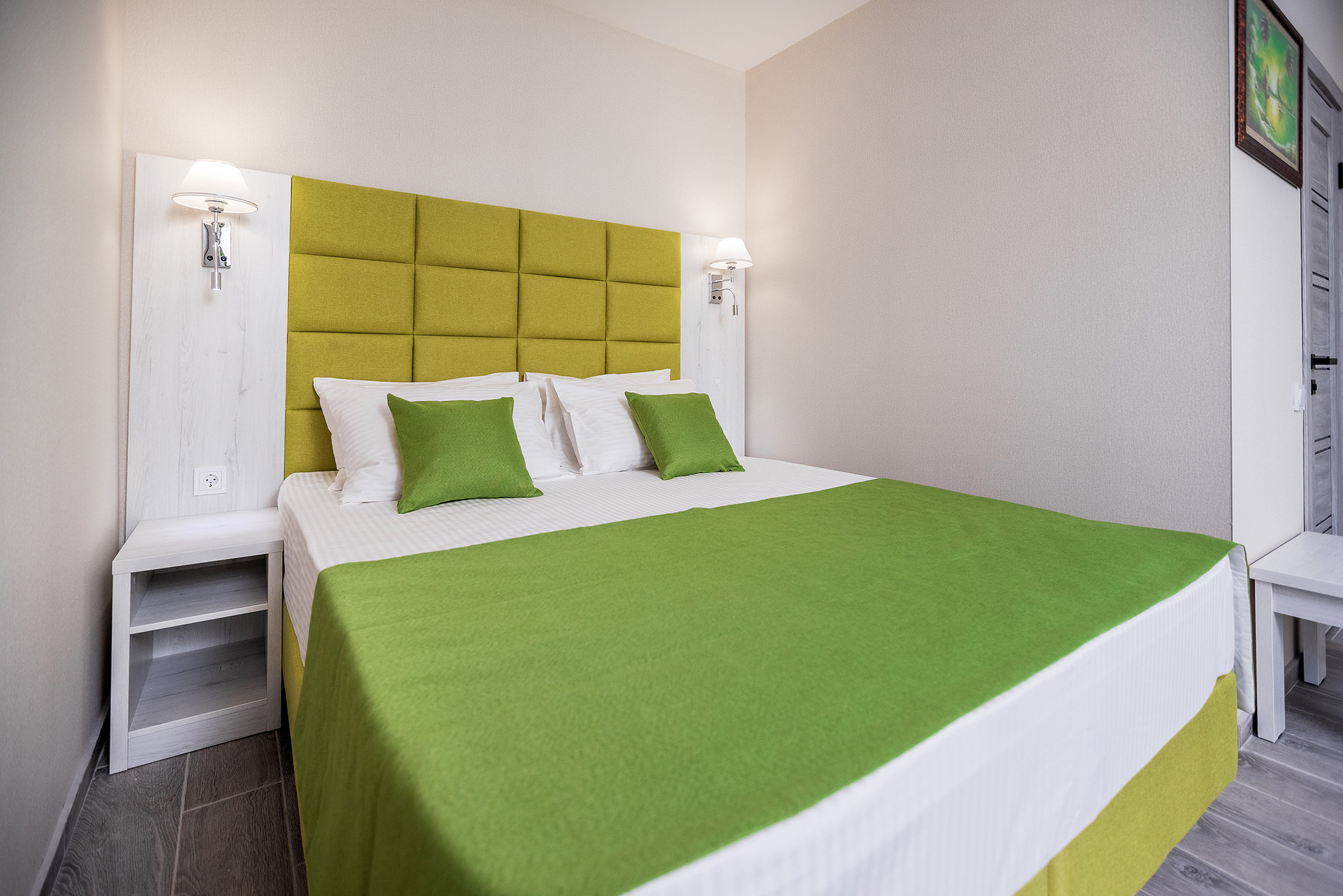 Гостиница «Николаев Двор», Геленджик, Тонкий мыс. Фотограф Александр Трихонюк. Фото недвижимости в Геленджике