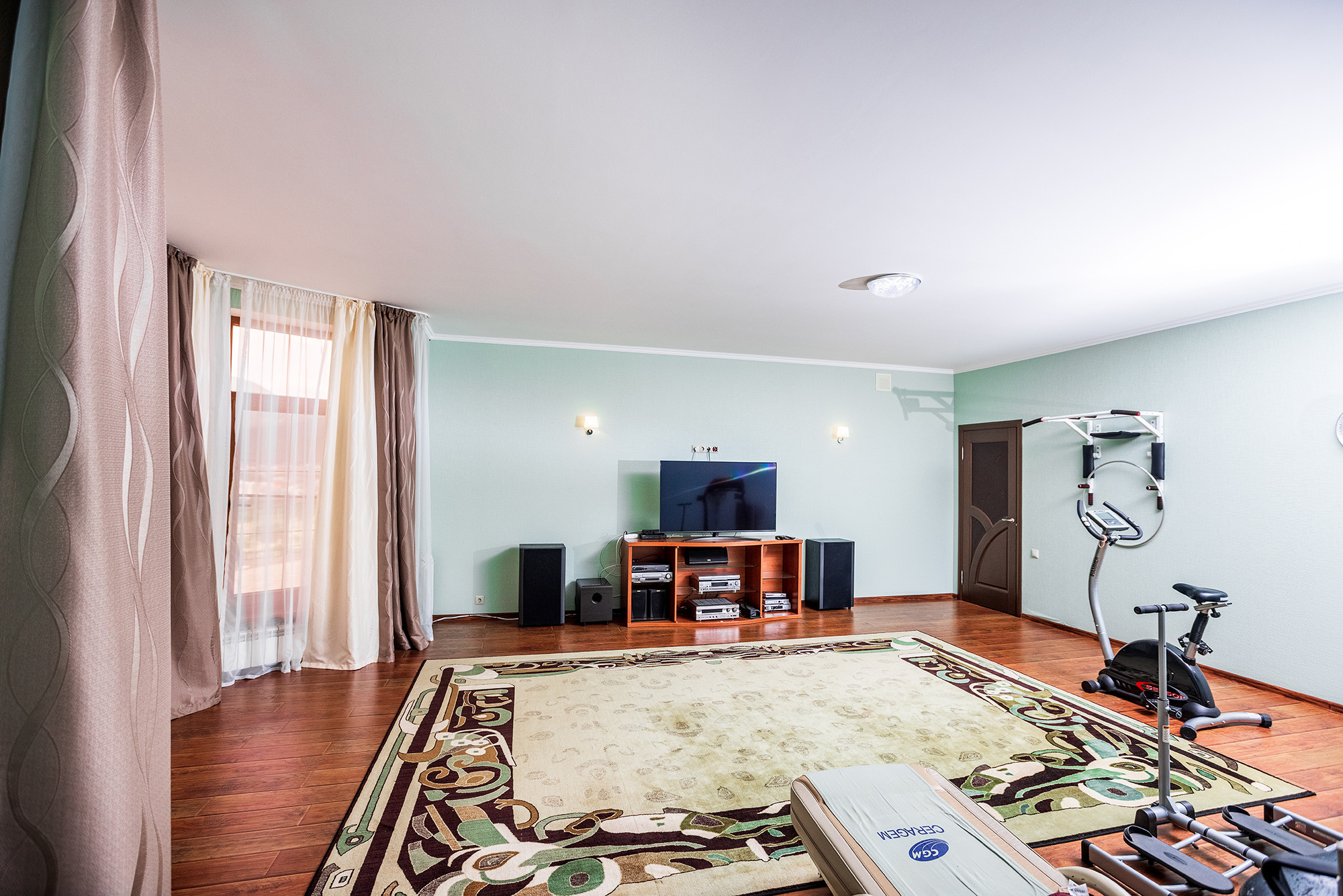 Супер коттедж с красивым видом на Новороссийск. Село Кабардинка. Фотограф Александр Трихонюк. Фото недвижимости в Геленджике