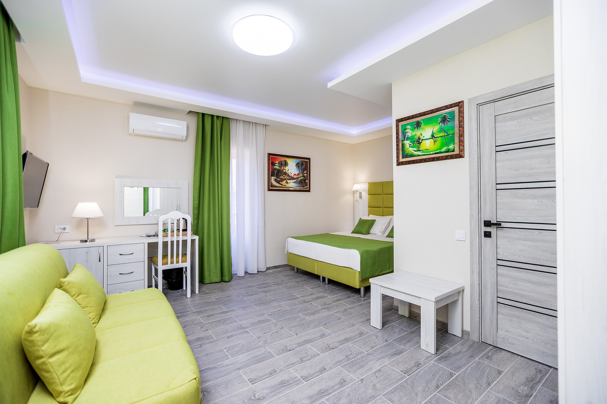 Гостиница «Николаев Двор», Геленджик, Тонкий мыс. Фотограф Александр Трихонюк. Фото недвижимости в Геленджике