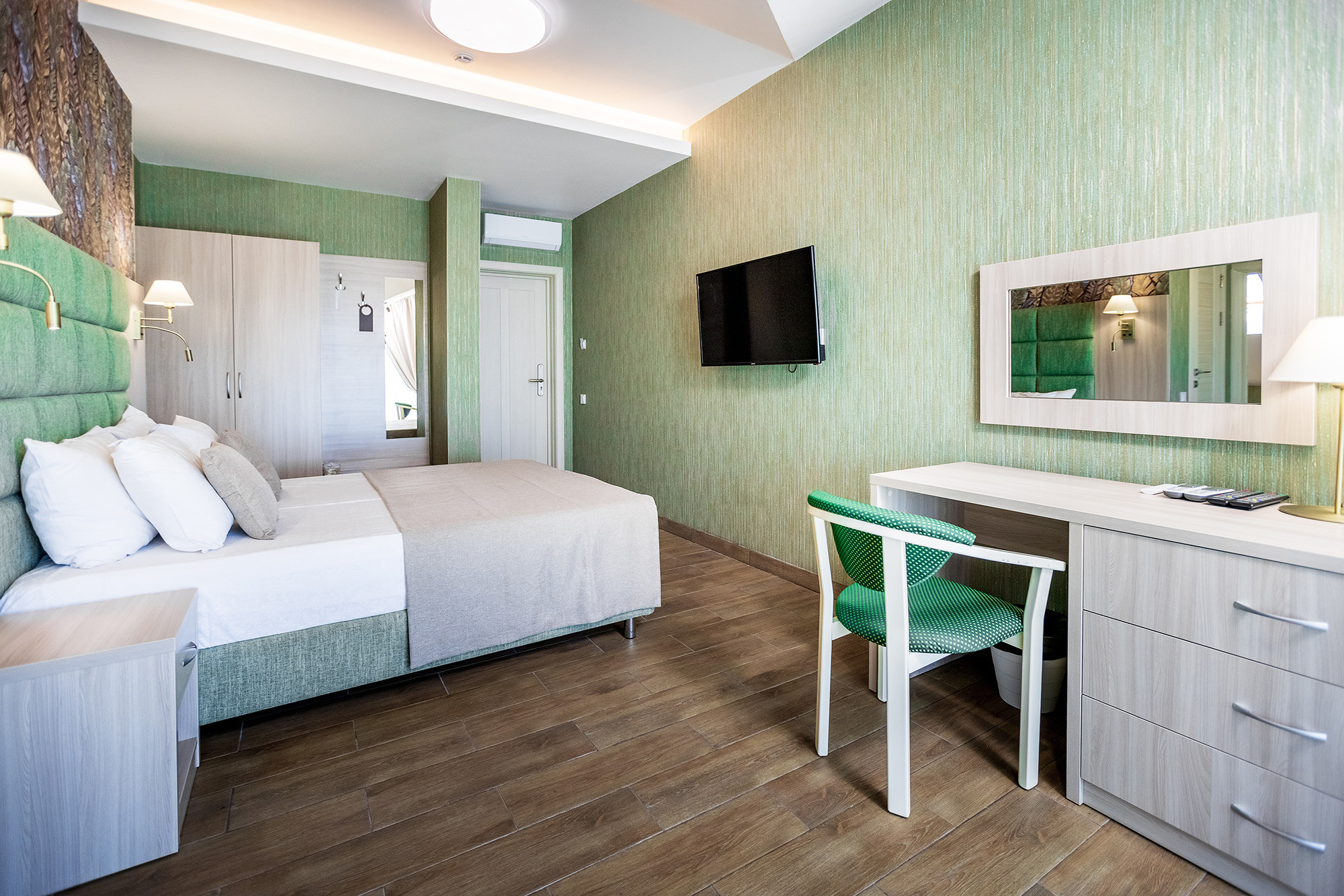 Гостиница «Николаев Двор», Геленджик, Тонкий мыс. Фотограф Александр Трихонюк. Фото недвижимости в Геленджике