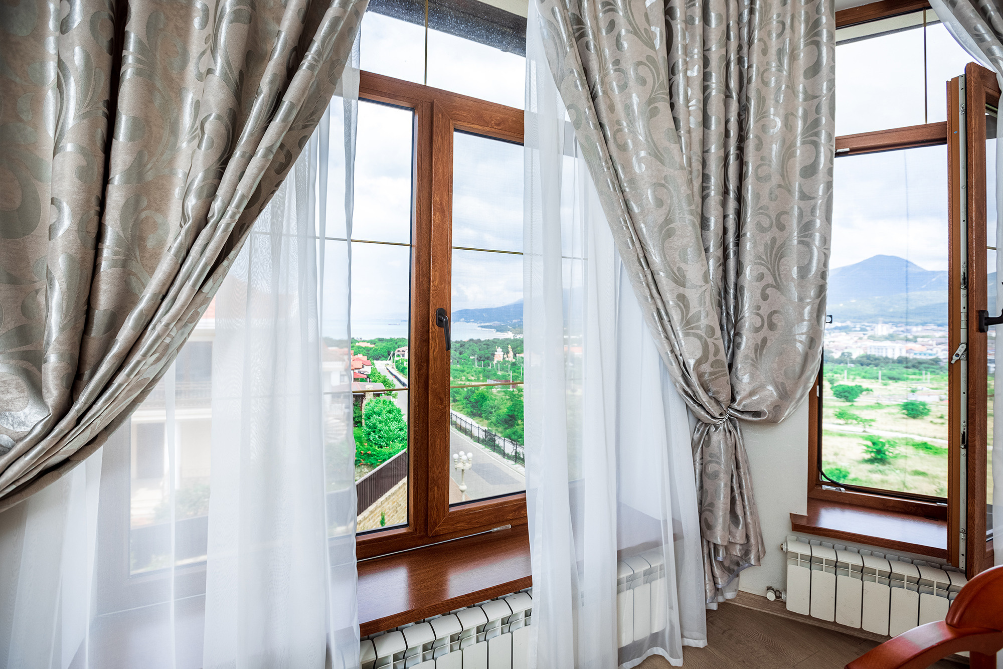 Супер коттедж с красивым видом на Новороссийск. Село Кабардинка. Фотограф Александр Трихонюк. Фото недвижимости в Геленджике