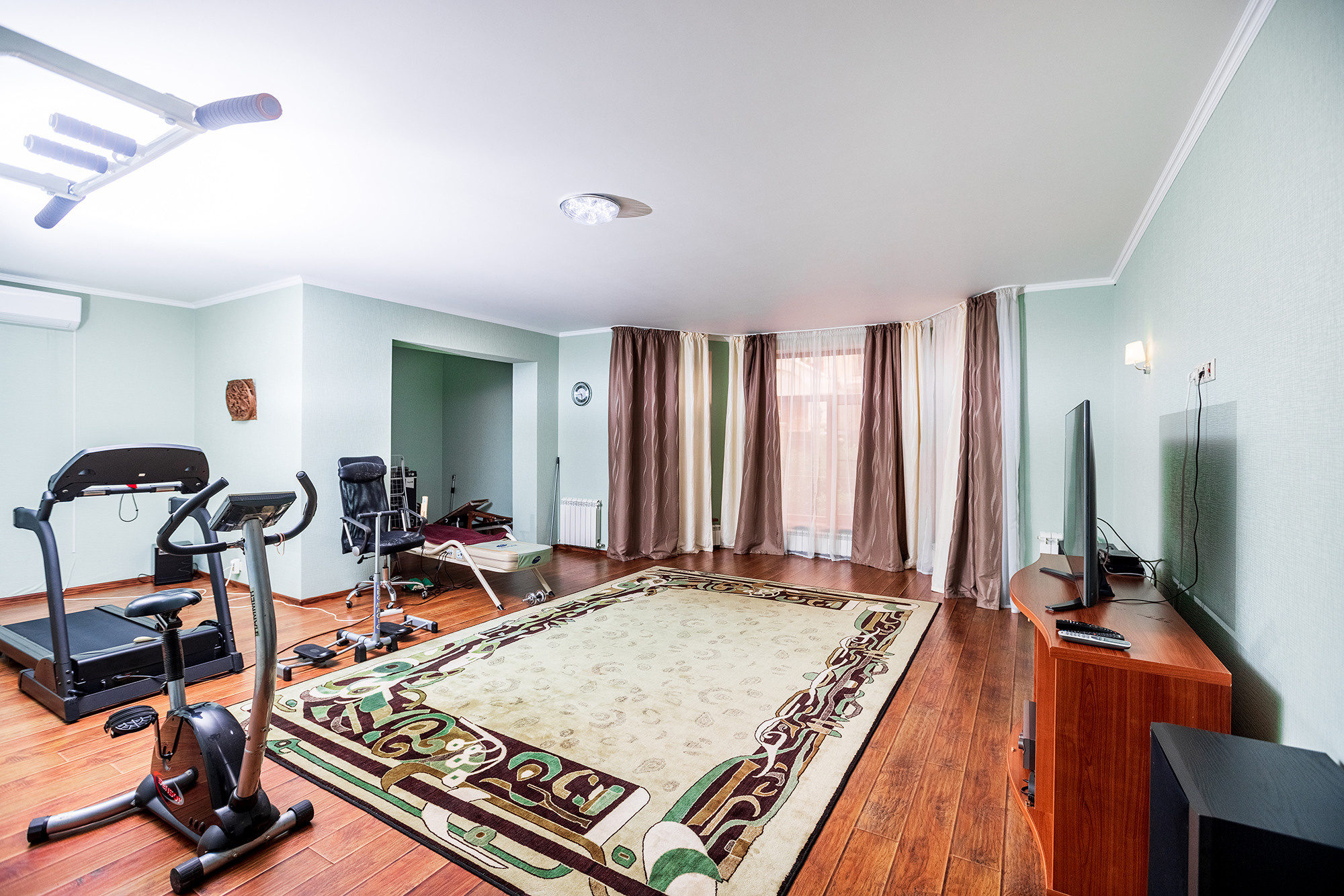 Супер коттедж с красивым видом на Новороссийск. Село Кабардинка. Фотограф Александр Трихонюк. Фото недвижимости в Геленджике