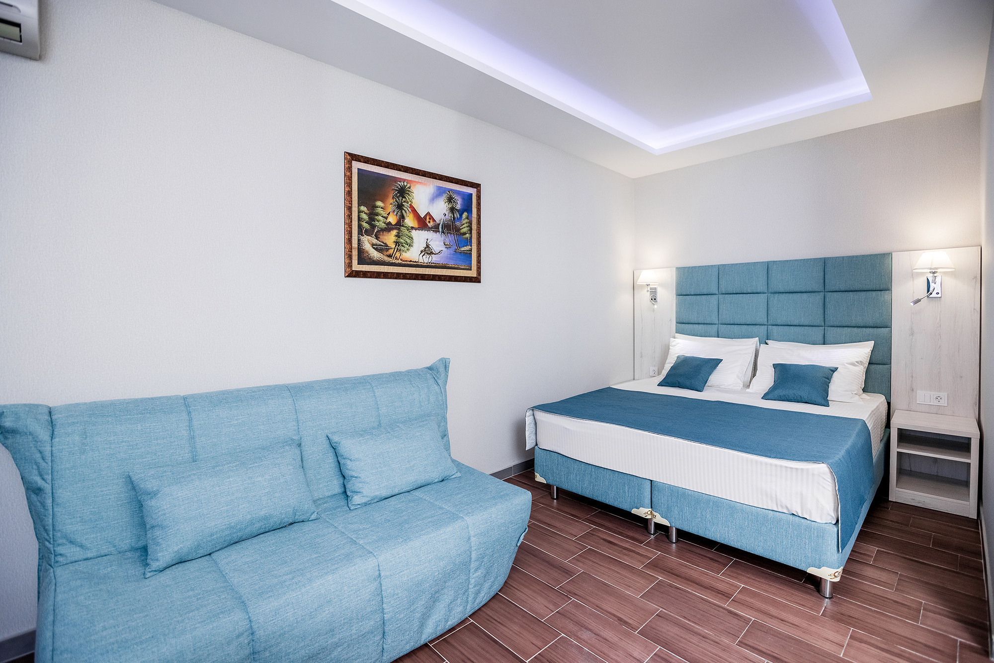 Гостиница «Николаев Двор», Геленджик, Тонкий мыс. Фотограф Александр Трихонюк. Фото недвижимости в Геленджике