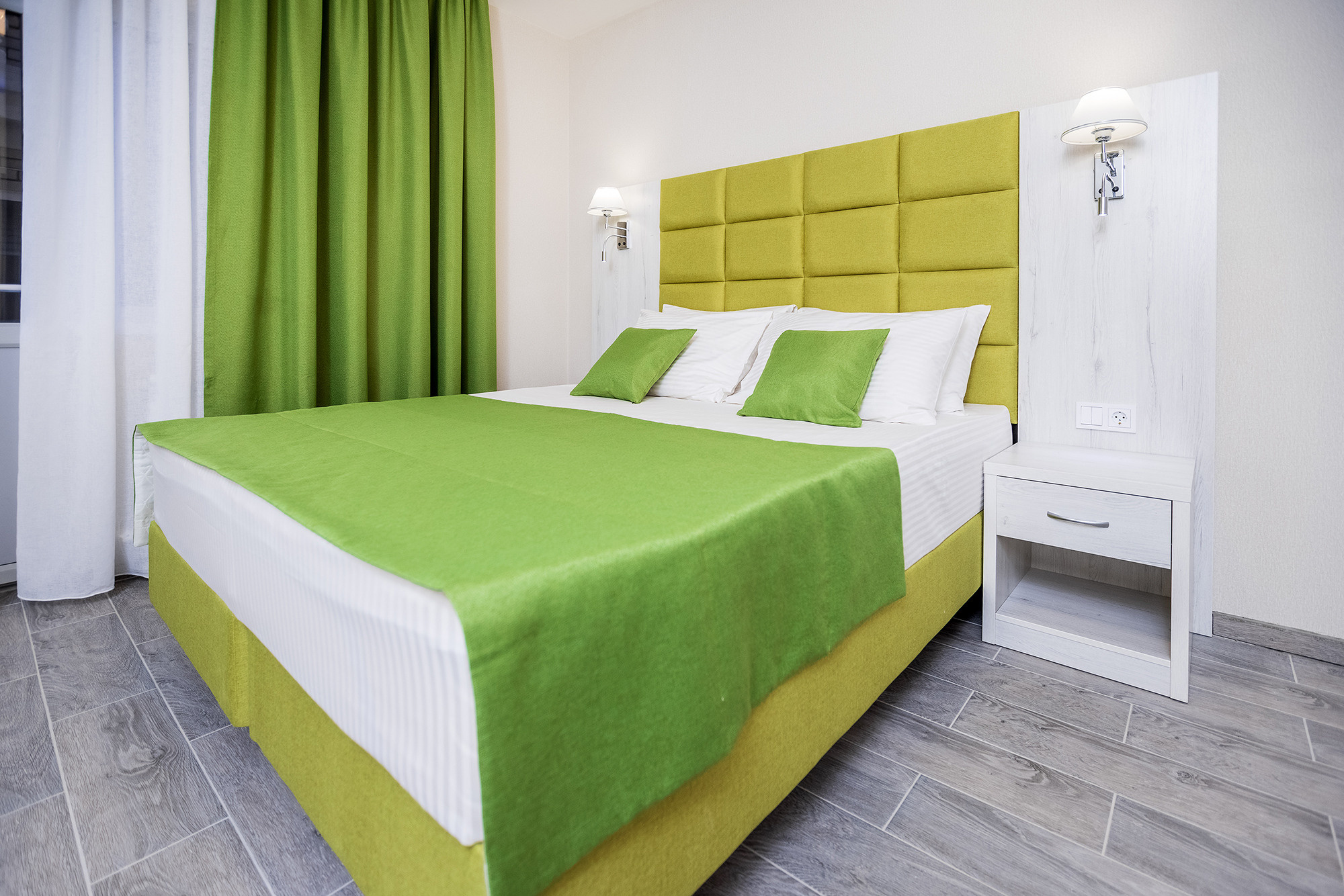 Гостиница «Николаев Двор», Геленджик, Тонкий мыс. Фотограф Александр Трихонюк. Фото недвижимости в Геленджике