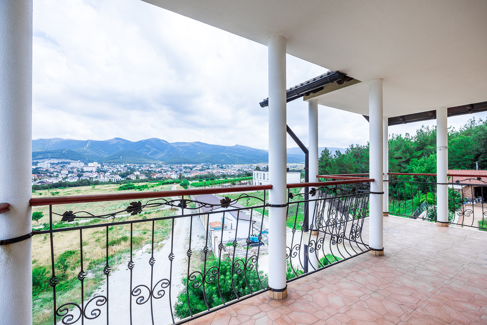 Супер коттедж с красивым видом на Новороссийск. Село Кабардинка. Фотограф Александр Трихонюк. Фото недвижимости в Геленджике