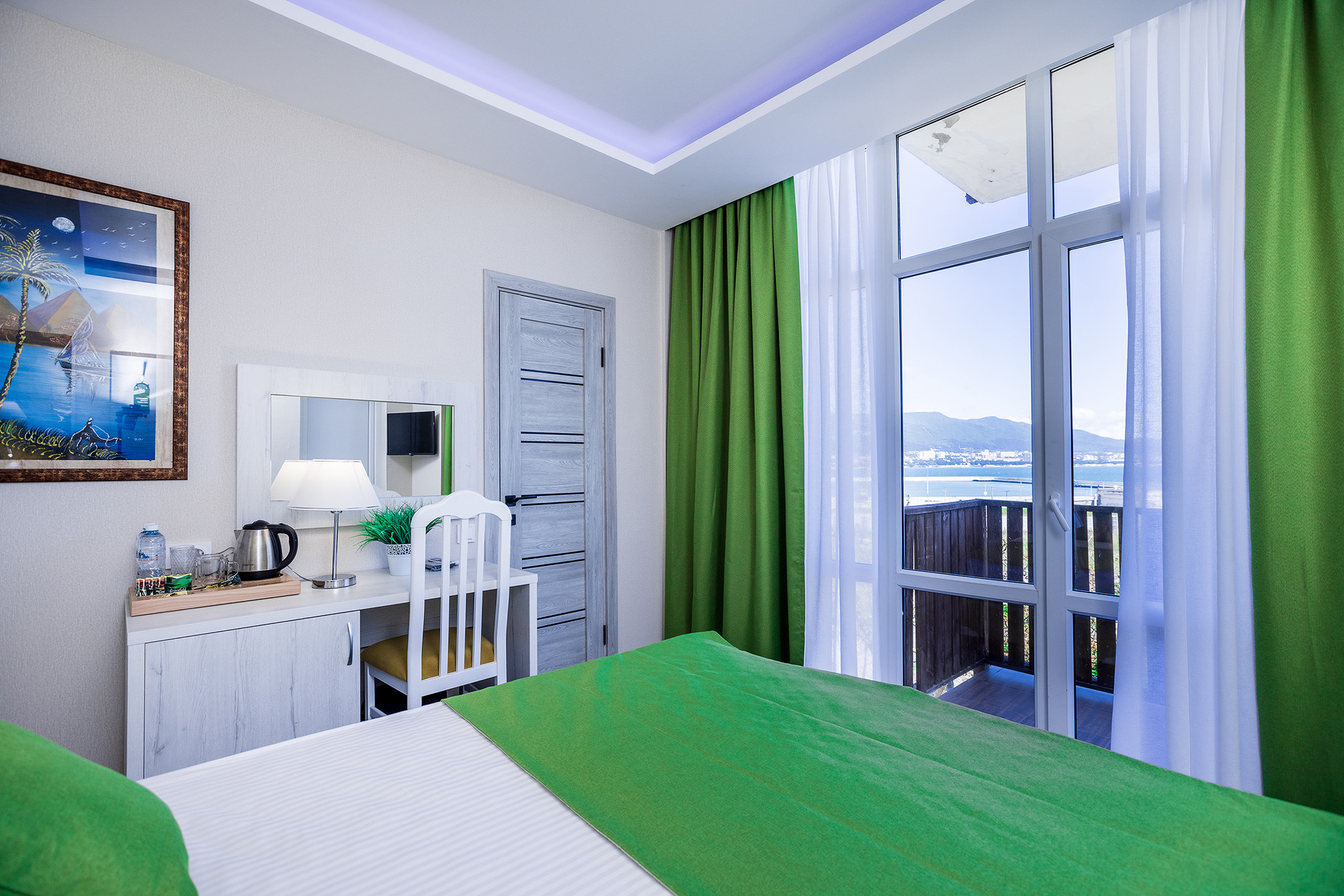 Гостиница «Николаев Двор», Геленджик, Тонкий мыс. Фотограф Александр Трихонюк. Фото недвижимости в Геленджике