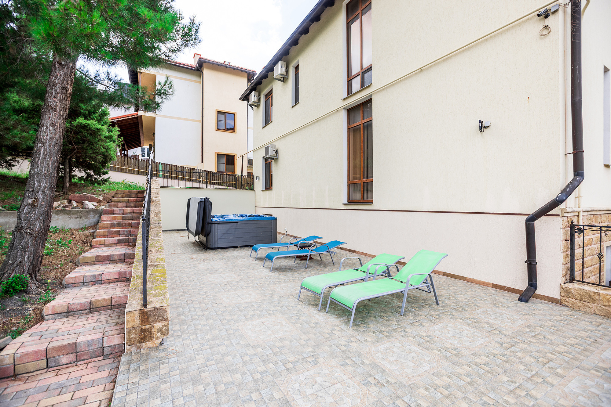 Супер коттедж с красивым видом на Новороссийск. Село Кабардинка. Фотограф Александр Трихонюк. Фото недвижимости в Геленджике