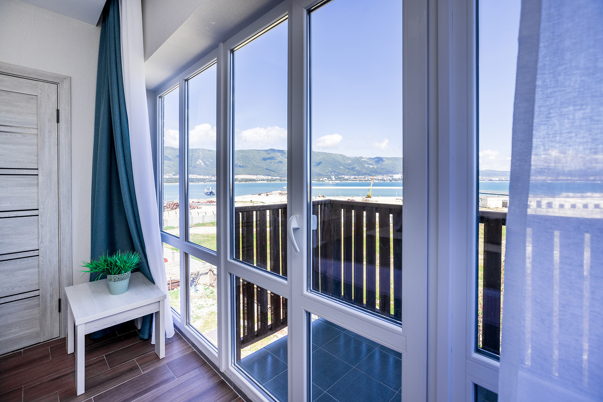 Гостиница «Николаев Двор», Геленджик, Тонкий мыс. Фотограф Александр Трихонюк. Фото недвижимости в Геленджике