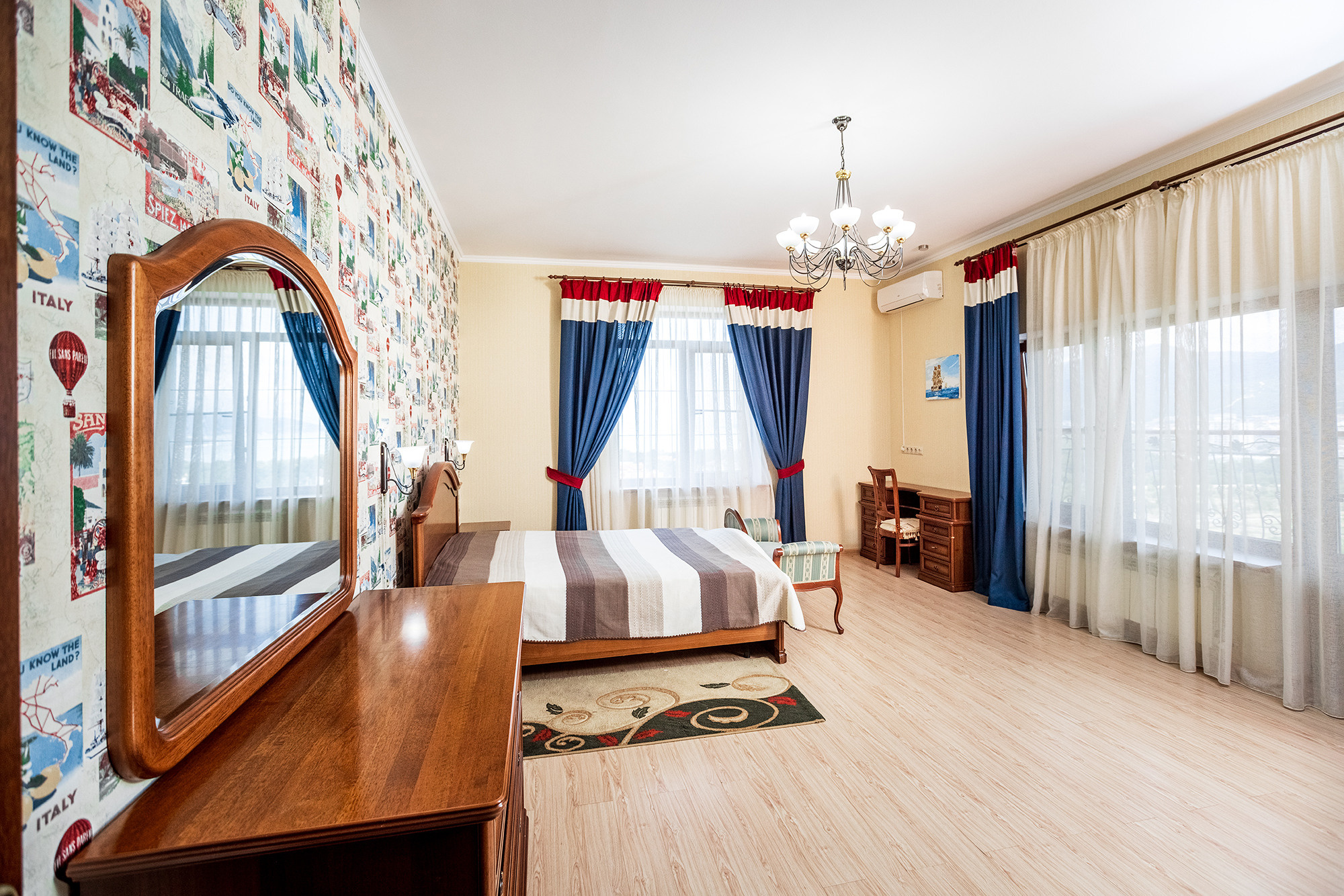 Супер коттедж с красивым видом на Новороссийск. Село Кабардинка. Фотограф Александр Трихонюк. Фото недвижимости в Геленджике