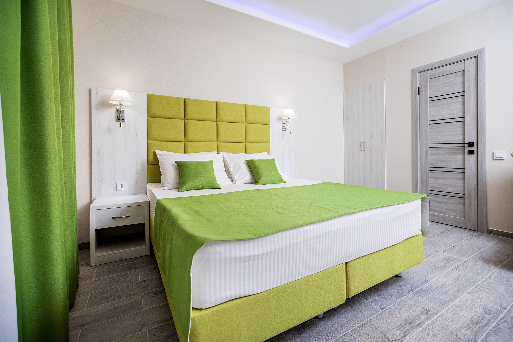 Гостиница «Николаев Двор», Геленджик, Тонкий мыс. Фотограф Александр Трихонюк. Фото недвижимости в Геленджике