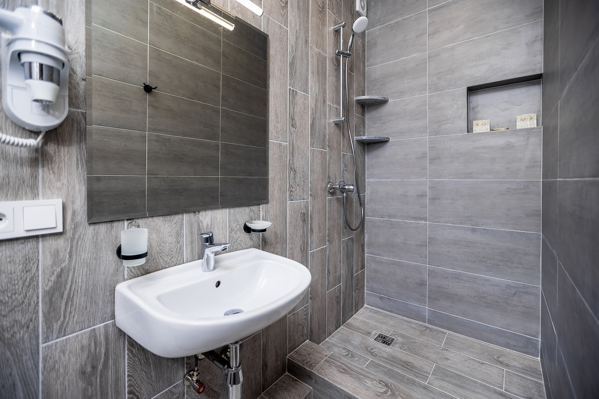 Гостиница «Николаев Двор», Геленджик, Тонкий мыс. Фотограф Александр Трихонюк. Фото недвижимости в Геленджике