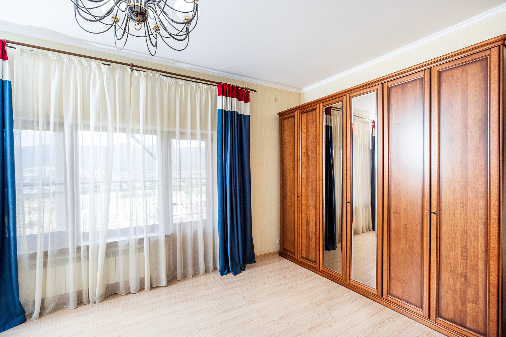 Супер коттедж с красивым видом на Новороссийск. Село Кабардинка. Фотограф Александр Трихонюк. Фото недвижимости в Геленджике