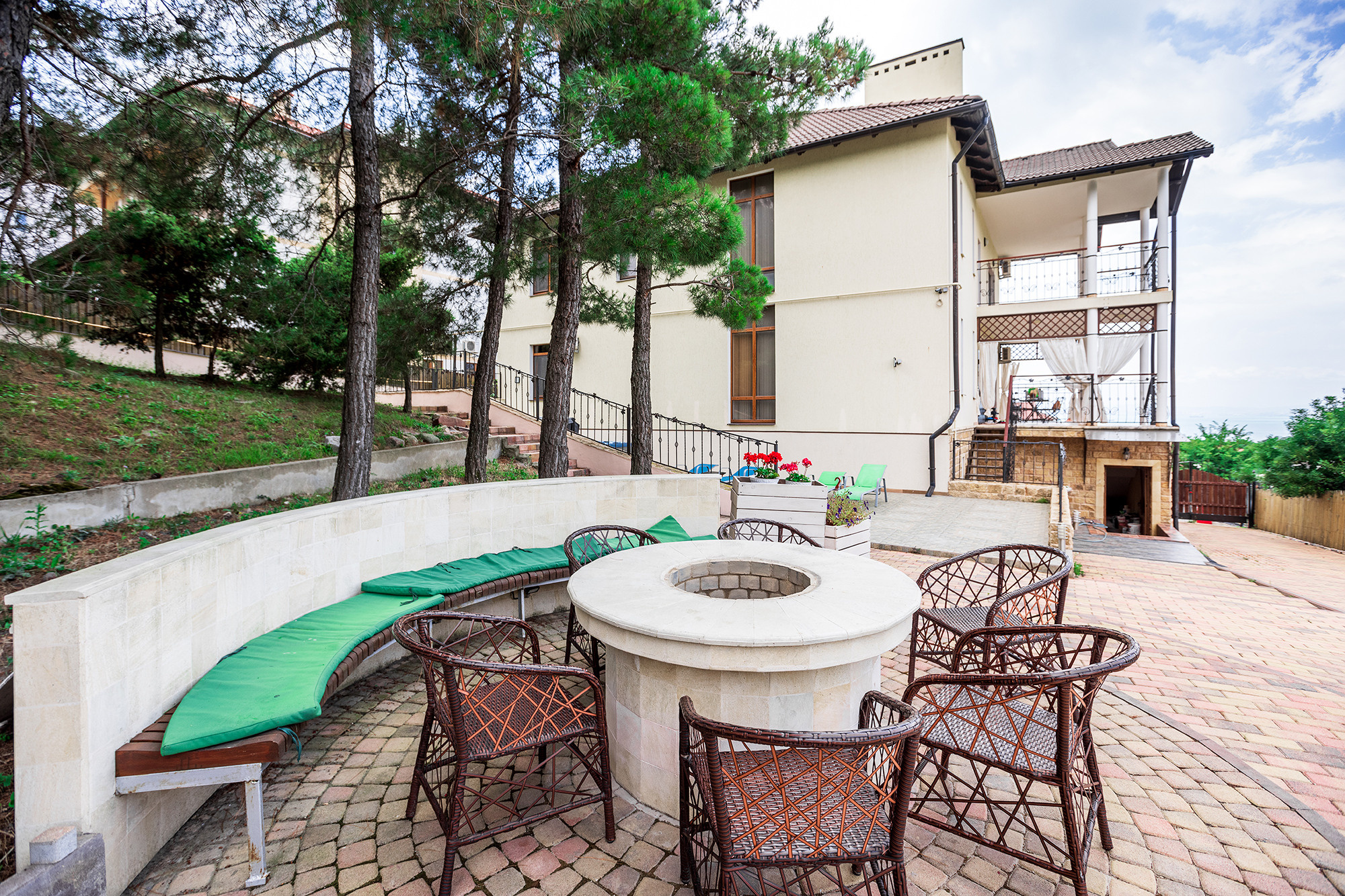 Супер коттедж с красивым видом на Новороссийск. Село Кабардинка. Фотограф Александр Трихонюк. Фото недвижимости в Геленджике