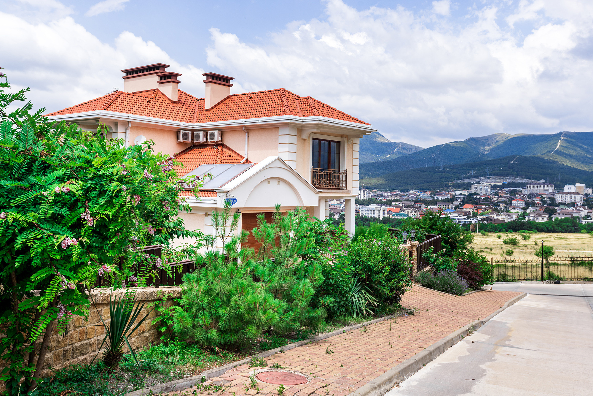 Супер коттедж с красивым видом на Новороссийск. Село Кабардинка. Фотограф Александр Трихонюк. Фото недвижимости в Геленджике