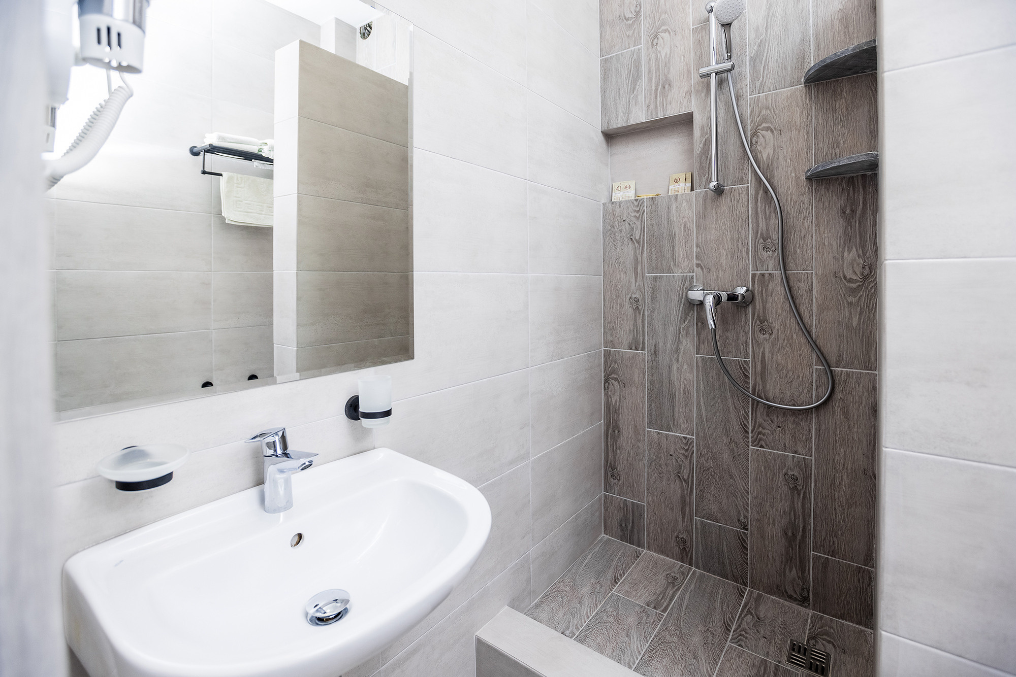 Гостиница «Николаев Двор», Геленджик, Тонкий мыс. Фотограф Александр Трихонюк. Фото недвижимости в Геленджике