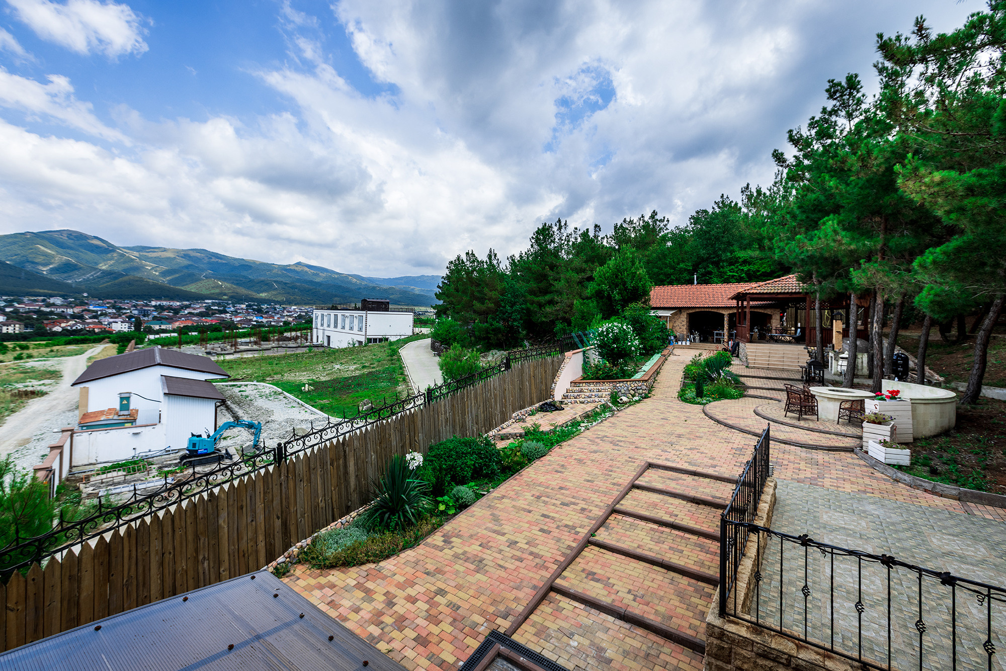 Супер коттедж с красивым видом на Новороссийск. Село Кабардинка. Фотограф Александр Трихонюк. Фото недвижимости в Геленджике