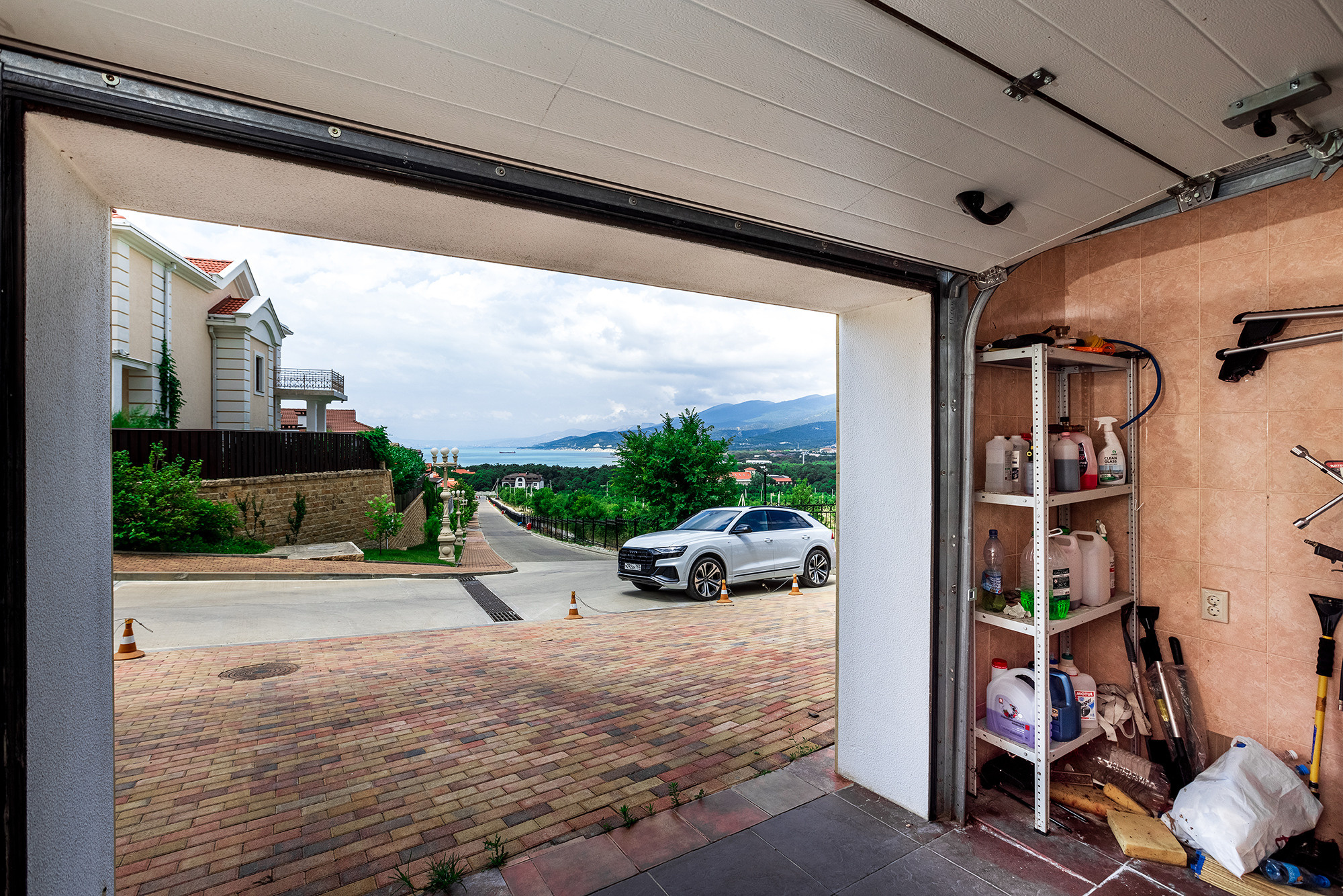 Супер коттедж с красивым видом на Новороссийск. Село Кабардинка. Фотограф Александр Трихонюк. Фото недвижимости в Геленджике