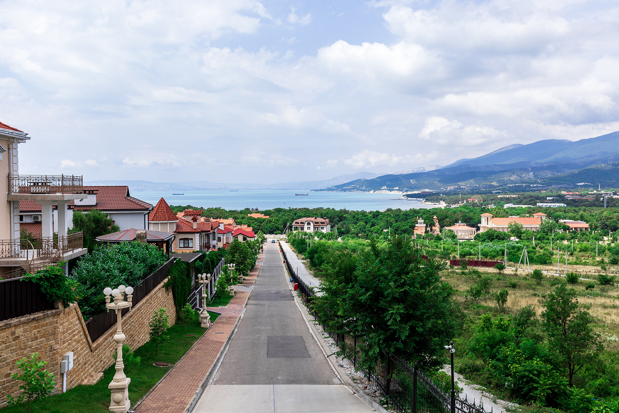 Супер коттедж с красивым видом на Новороссийск. Село Кабардинка. Фотограф Александр Трихонюк. Фото недвижимости в Геленджике