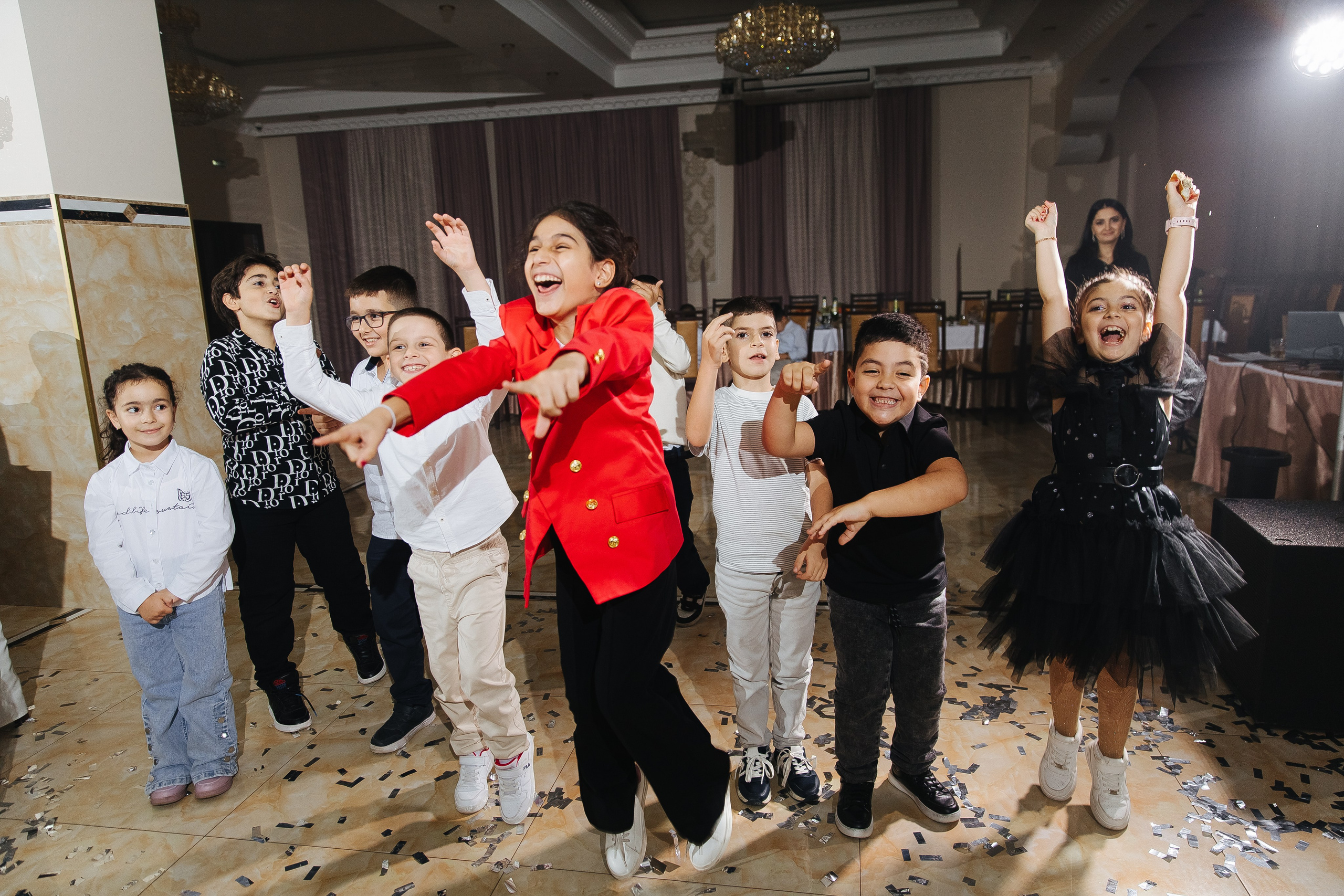 Ани и Назели. 35&5 День рождения, «Янтарь». Фотограф в Красноярске Надежда Воскресенская