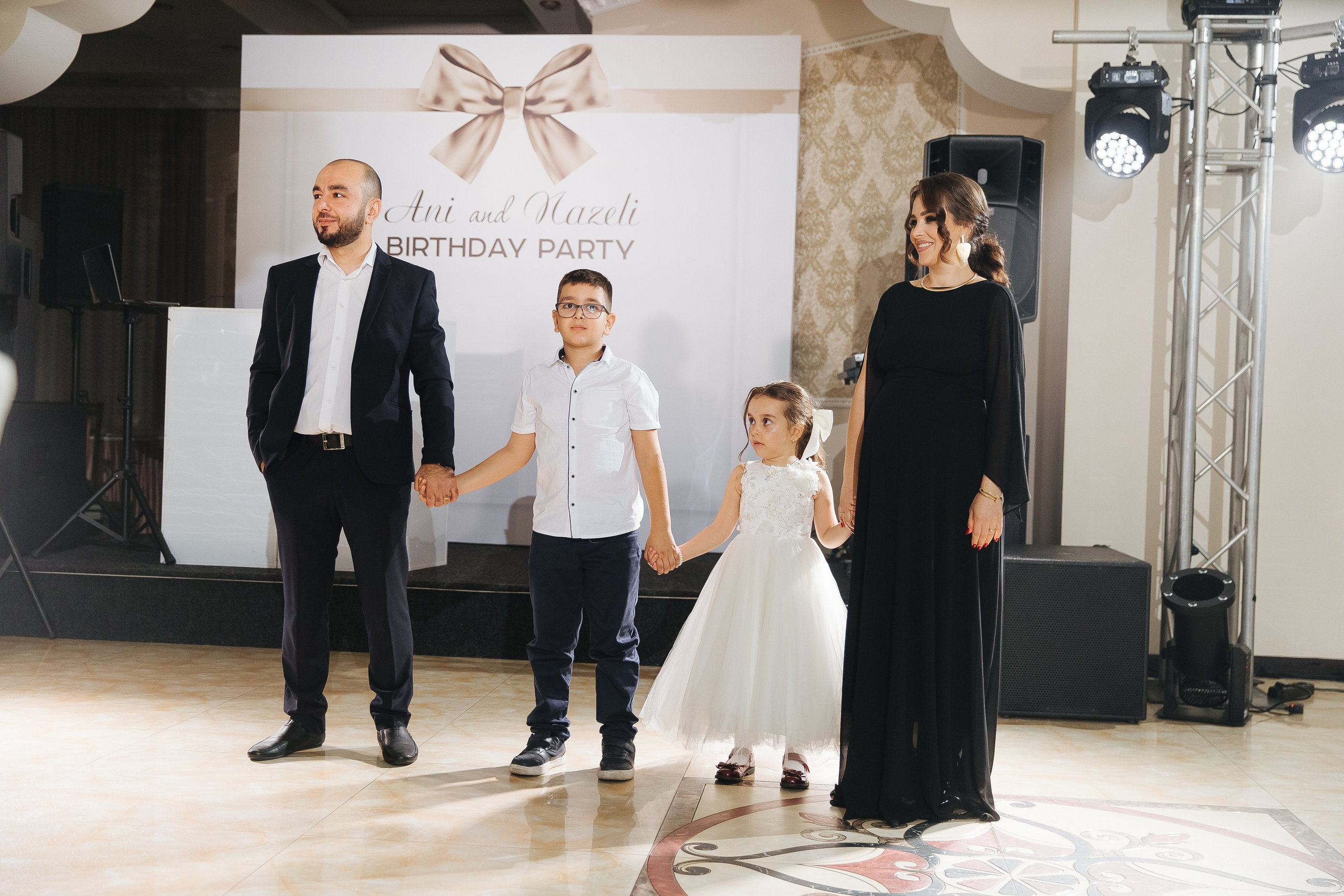 Ани и Назели. 35&5 День рождения, «Янтарь». Фотограф в Красноярске Надежда Воскресенская