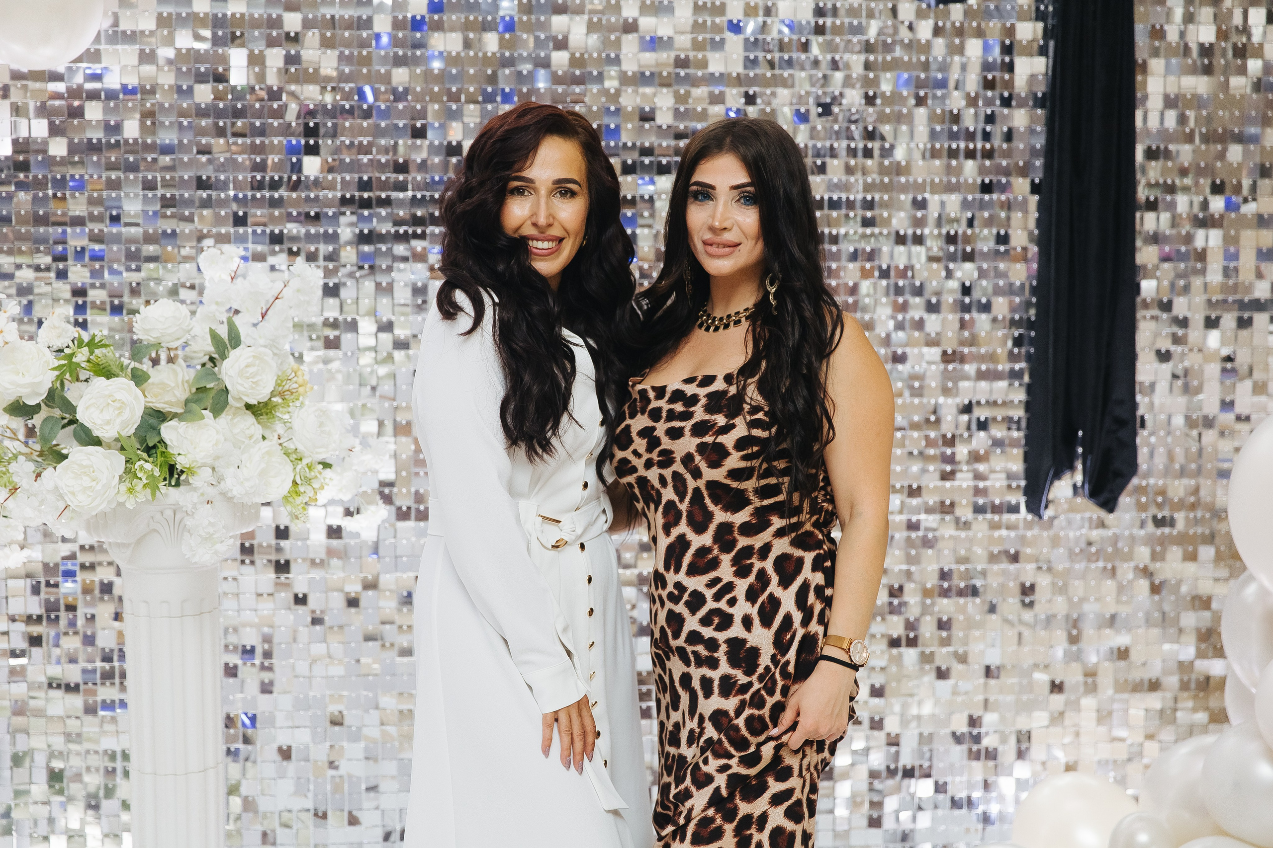 Ани и Назели. 35&5 День рождения, «Янтарь». Фотограф в Красноярске Надежда Воскресенская