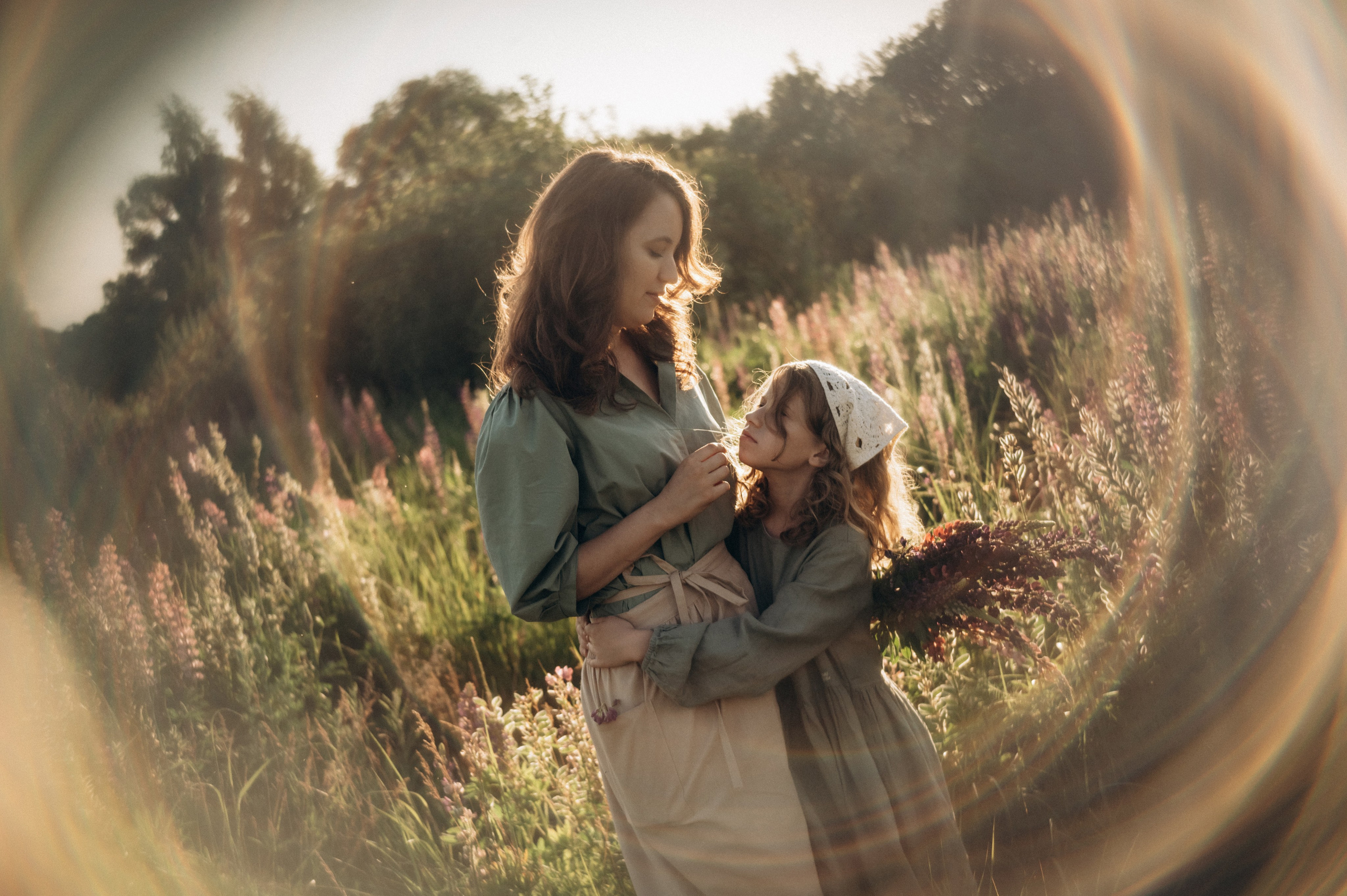 Кристина, Соня и люпиновый вечер. Фотограф Мария Стрелкова