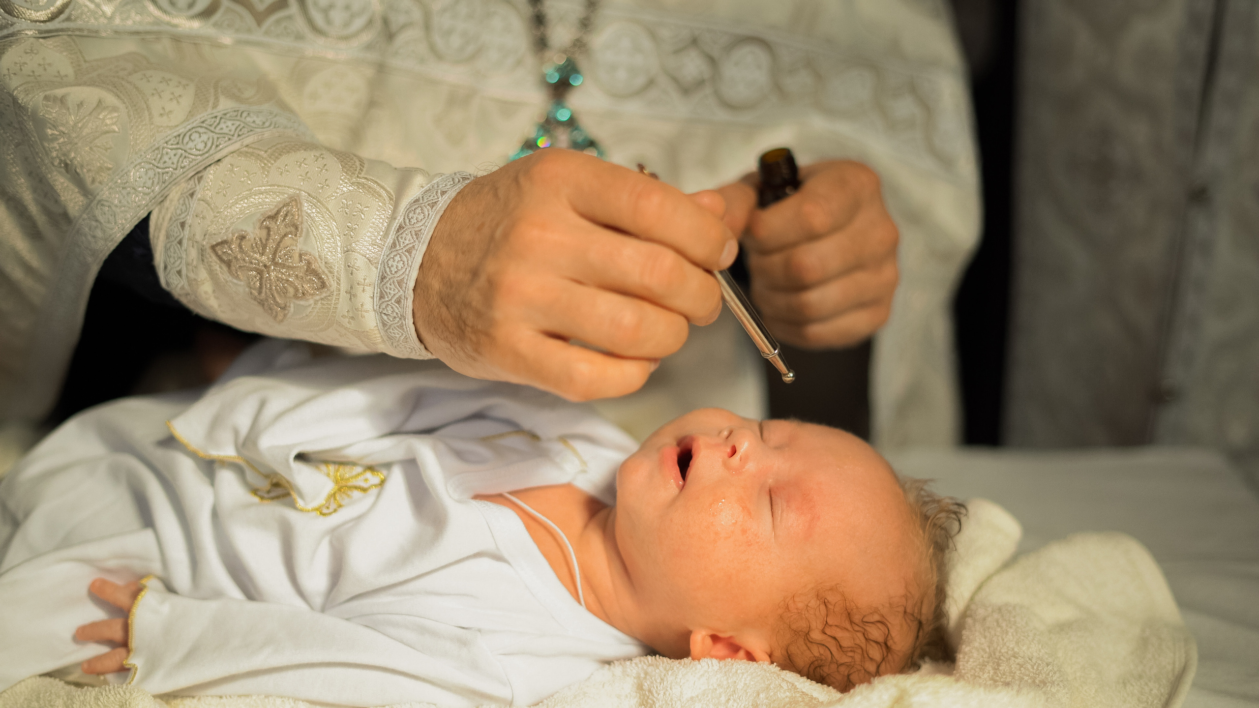 Крещение в храме в честь Смоленской и Владимирской икон Божией Матери. Фотограф на крещение и венчание в Нижнем Новгороде.Свадебный Фотограф