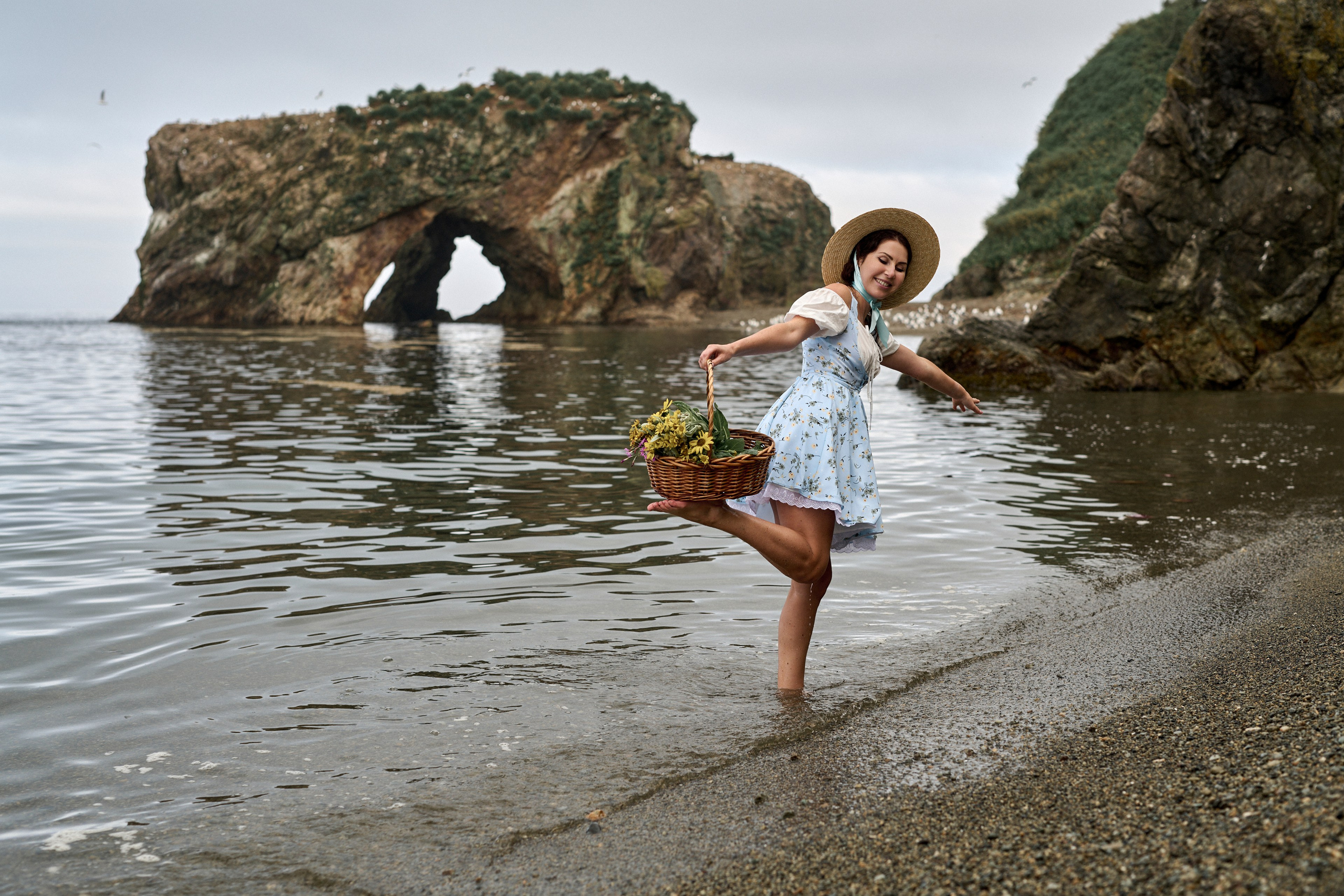 собирание цветов на мысе Птичий (о.Сахалин)