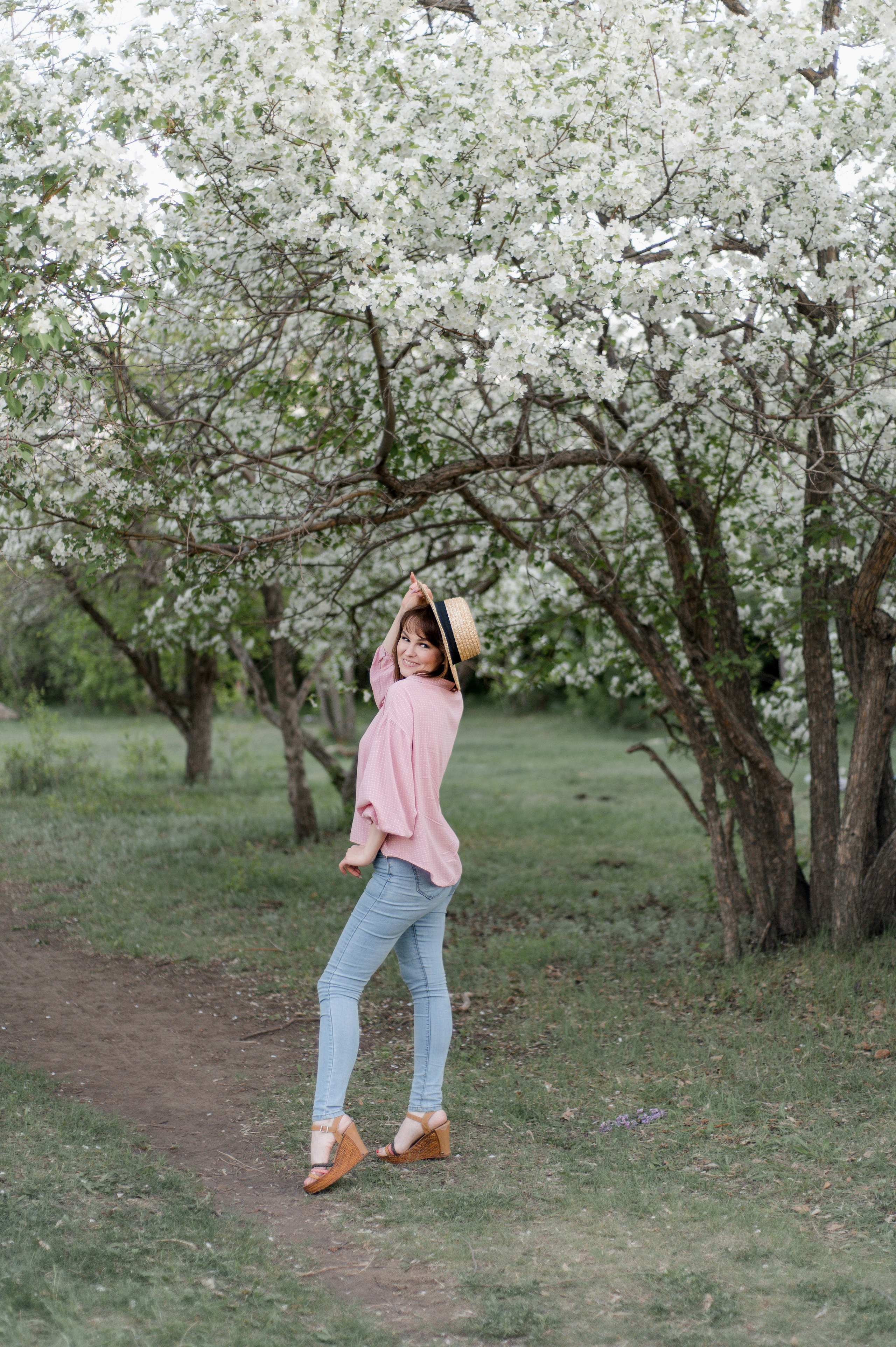 Кристина — персональная фотосессия в яблоневом саду. Свадебный фотограф Караганда