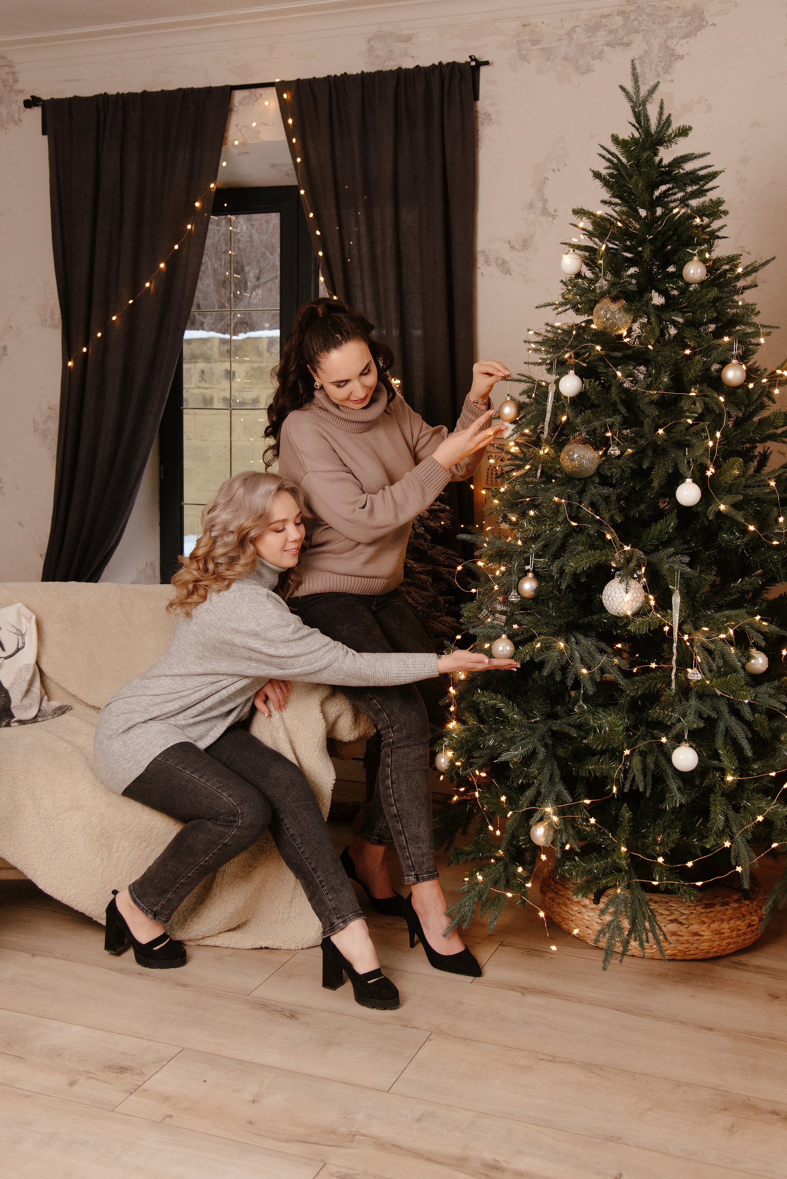 Антонина и Ольга — Новогодняя фотосессия в студии Караганда. Свадебный фотограф Караганда