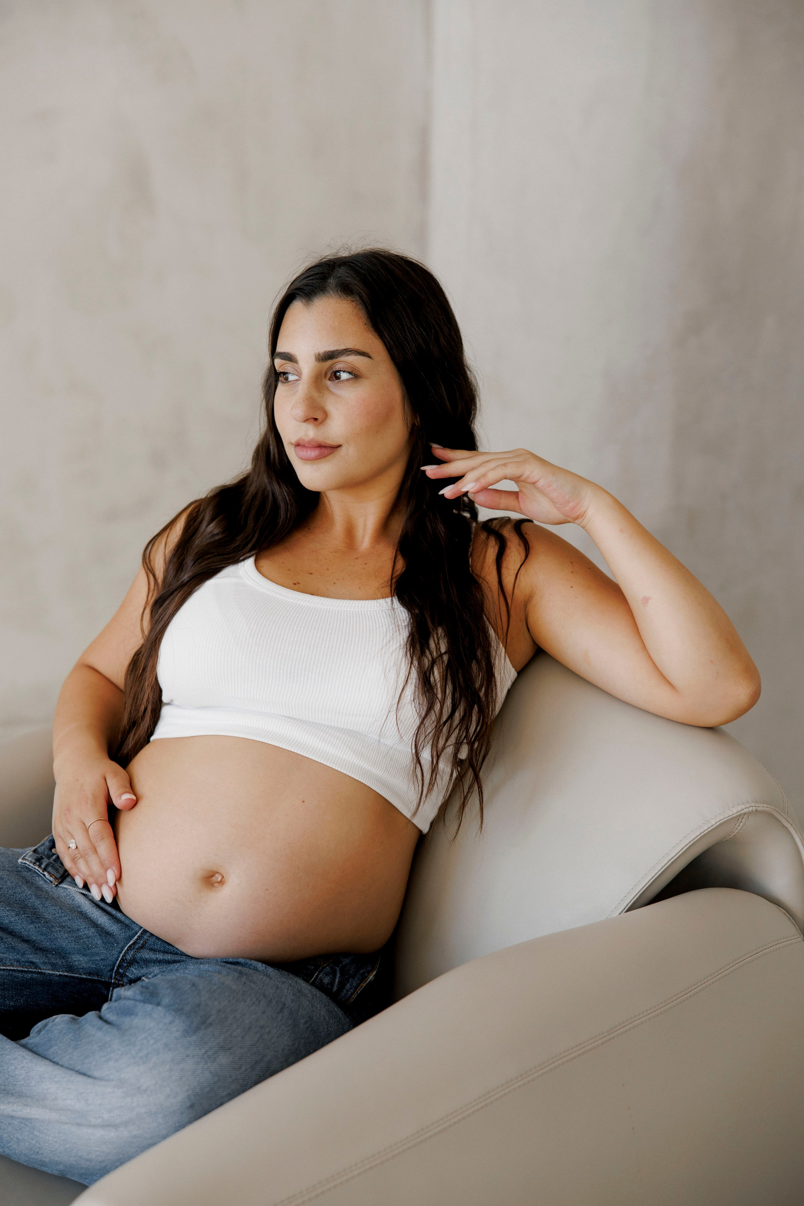 Pregnancy photoshoot inside the Grey Studio. Главная