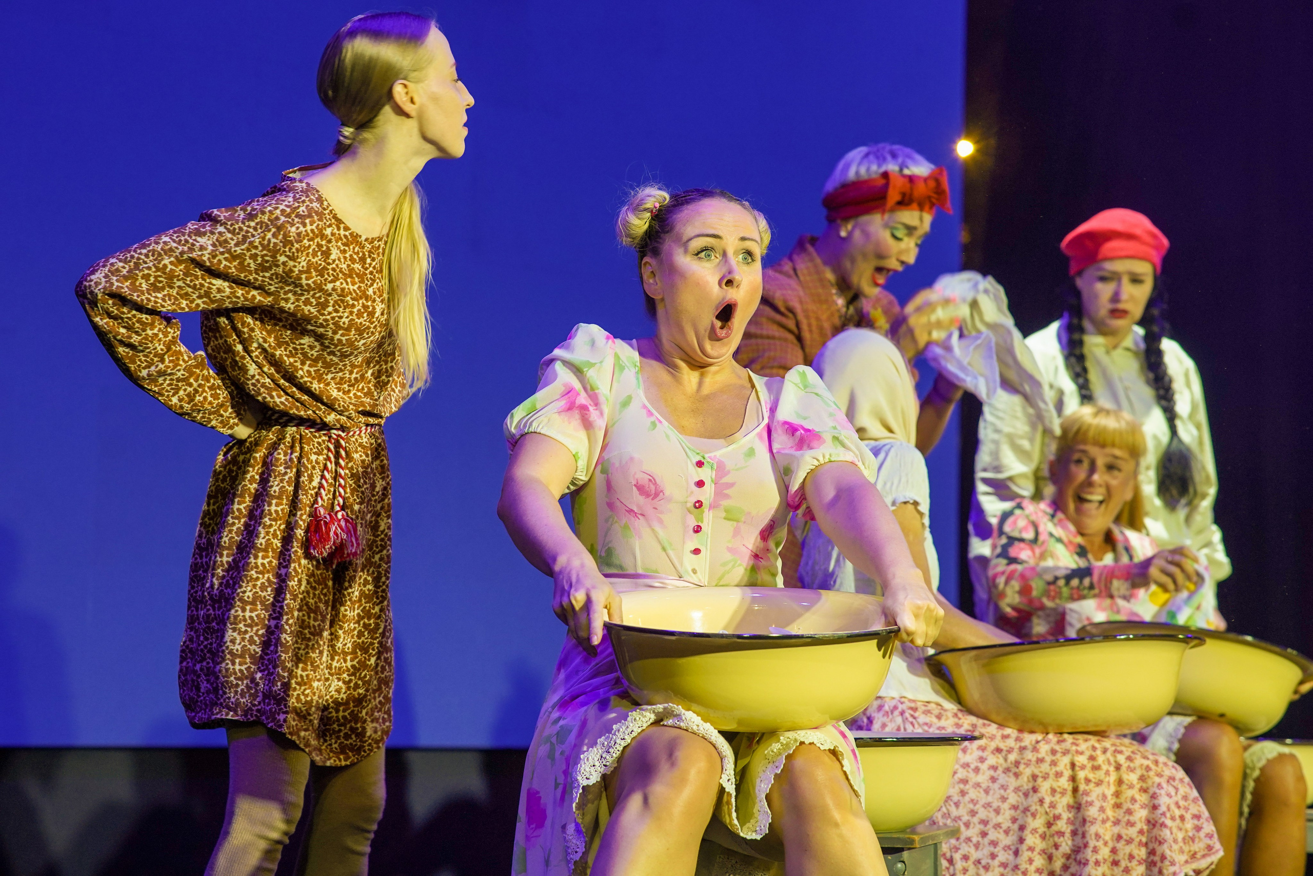 Спектакль «Всюду жизнь», Егор Дружинин. ZAGLADIN Bureau