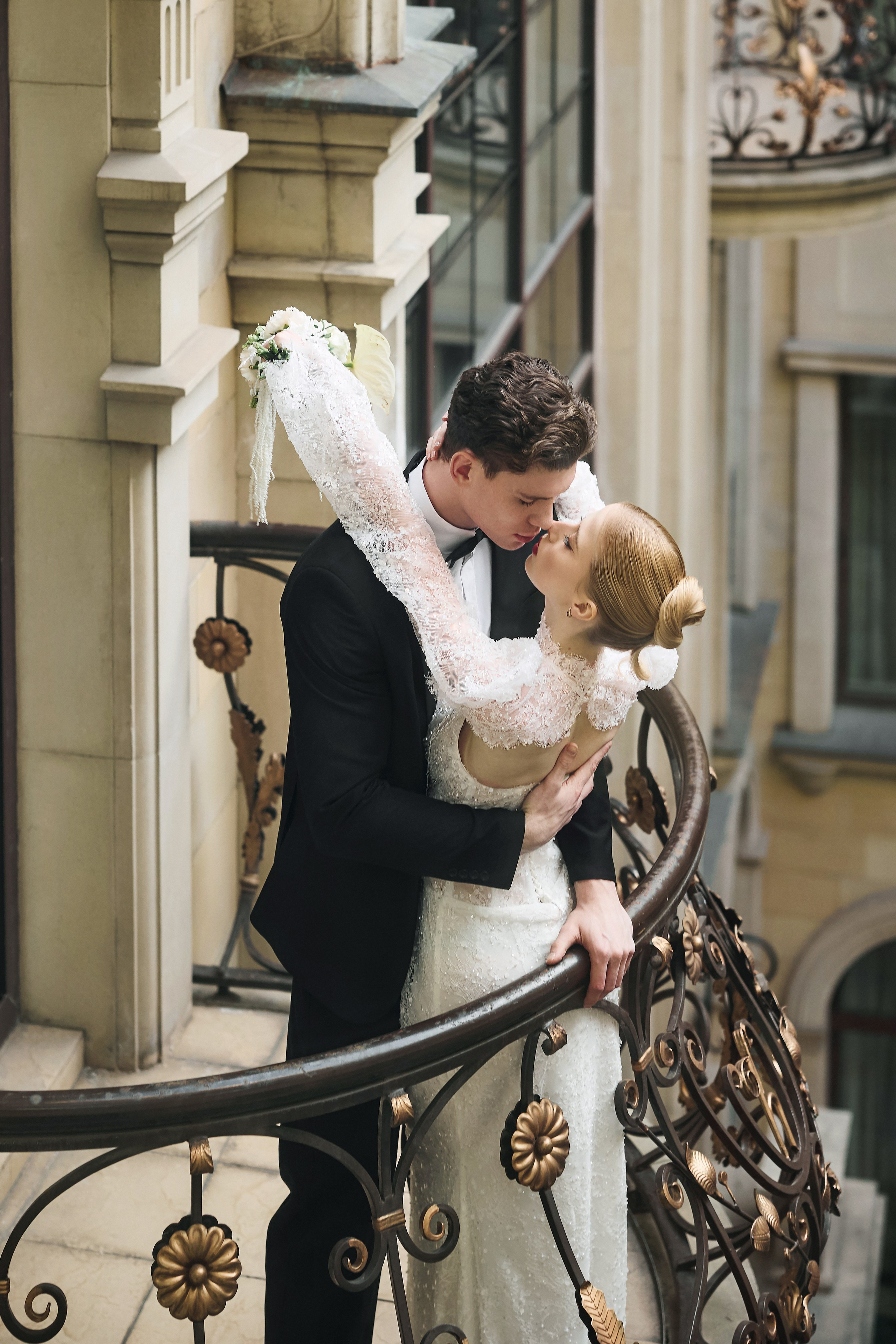 Вадим и Алина. Сборы в отеле St Regis. Свадебный фотограф в Москве и Подмосковье